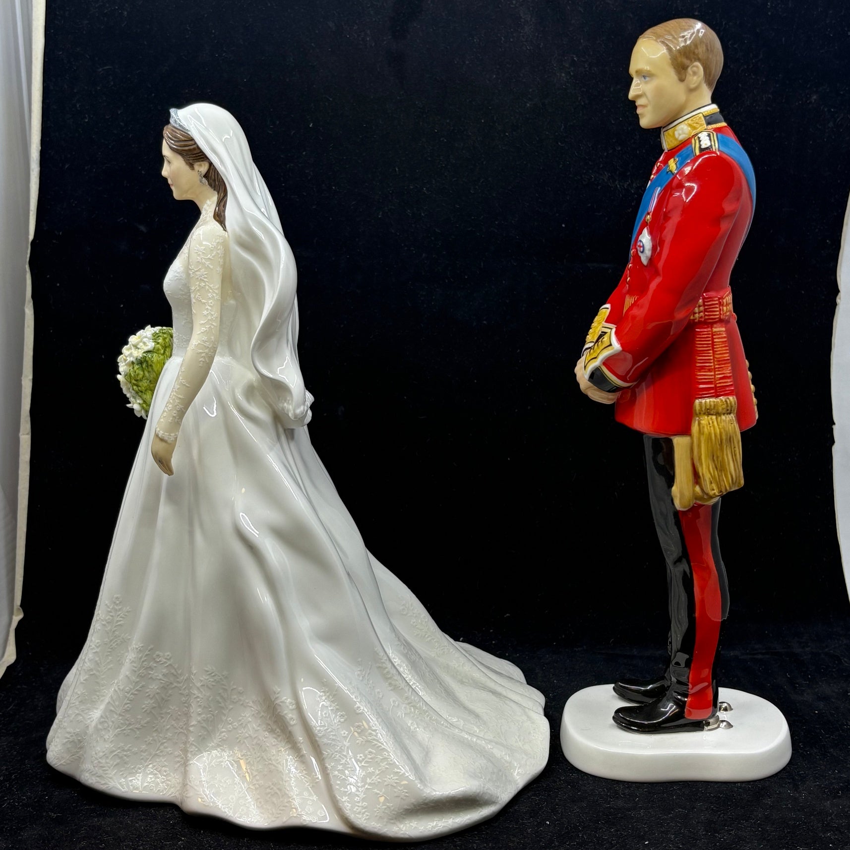 Royal Doulton Figurine William & Catherine Wedding Day