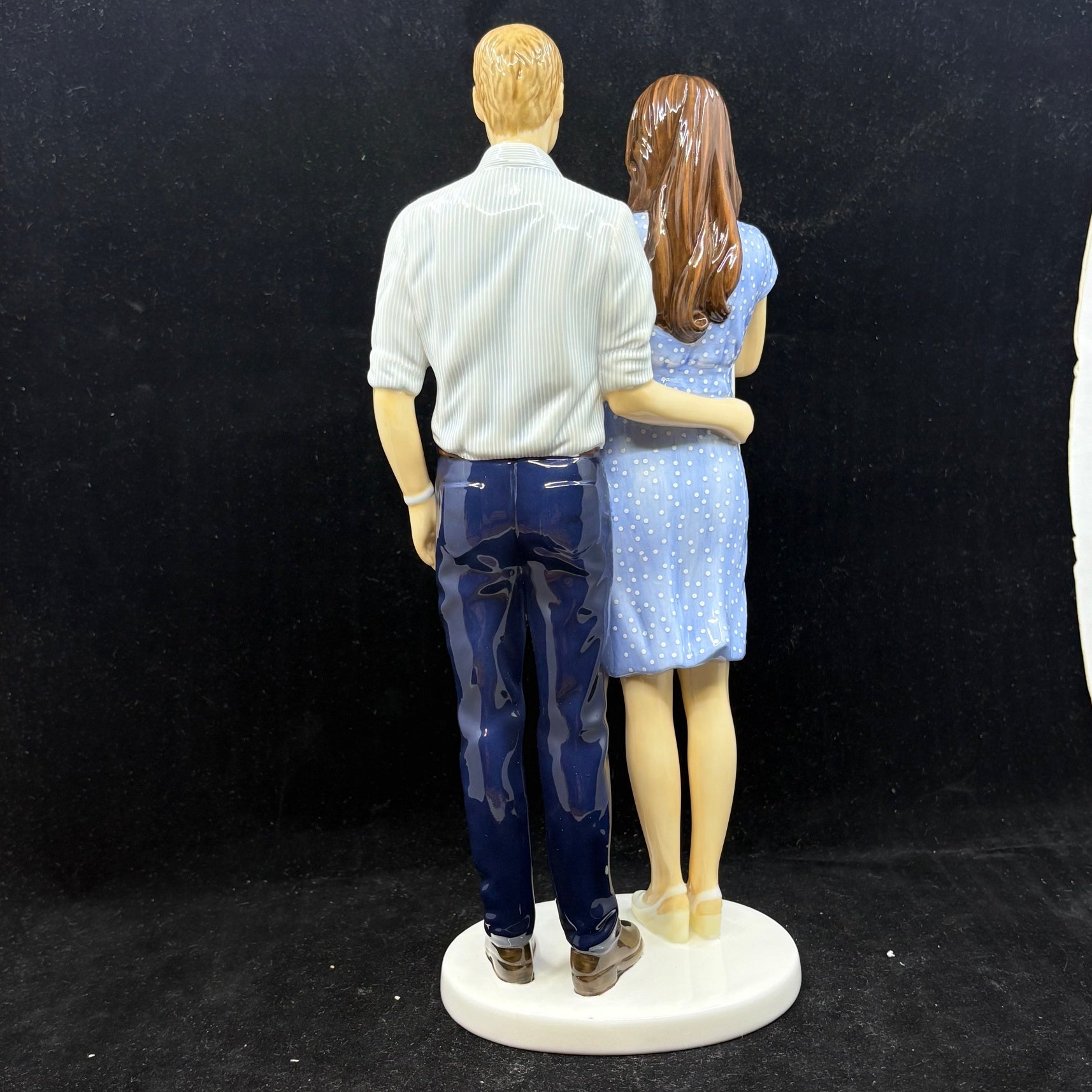 Royal Doulton Figurine Prince George A Royal Birth HN5716 - William Cross