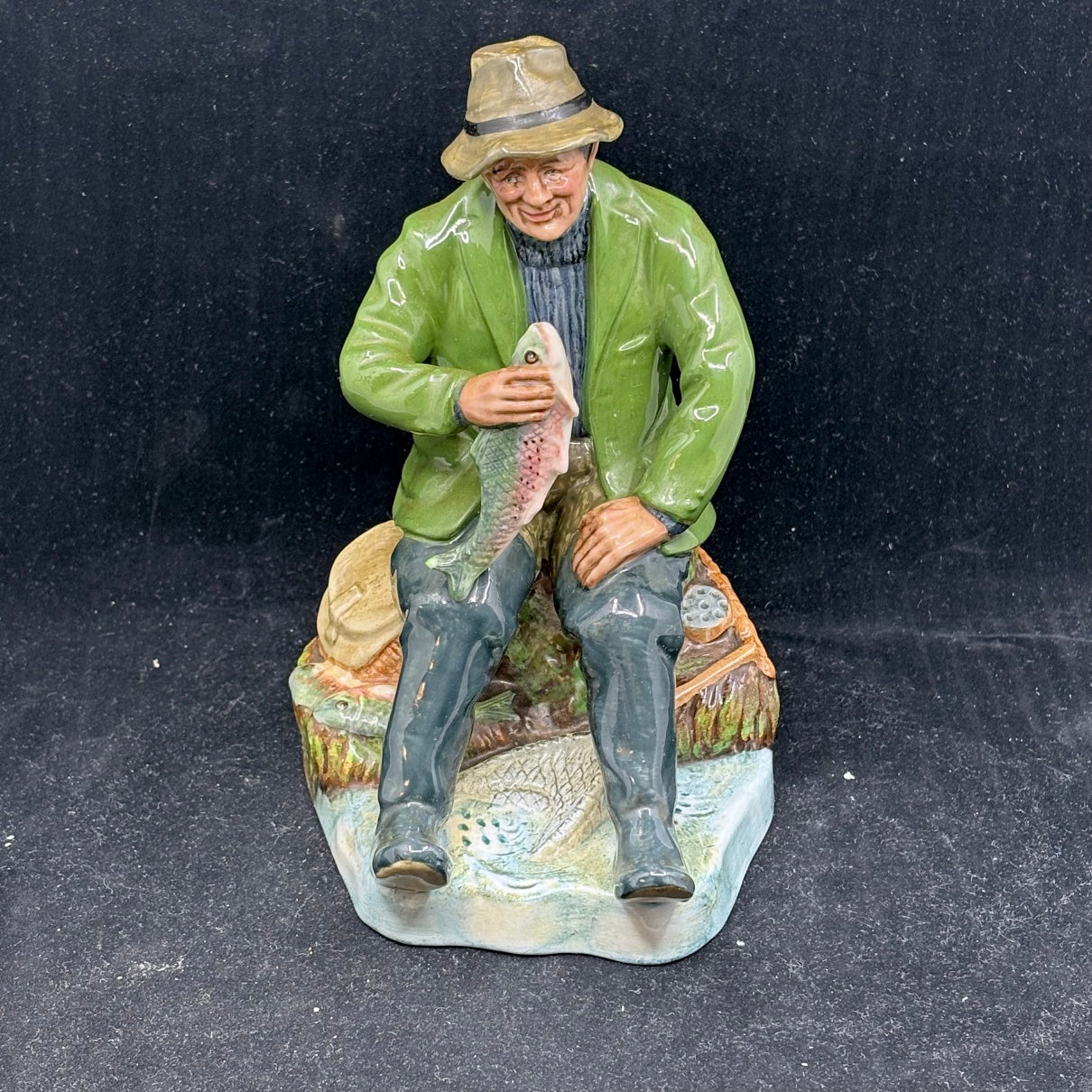 Royal Doulton Figurine A Good Catch HN2258 - William Cross