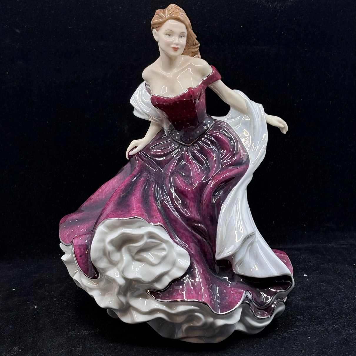 Royal Doulton Figurine Celebrating You HN5423 - William Cross