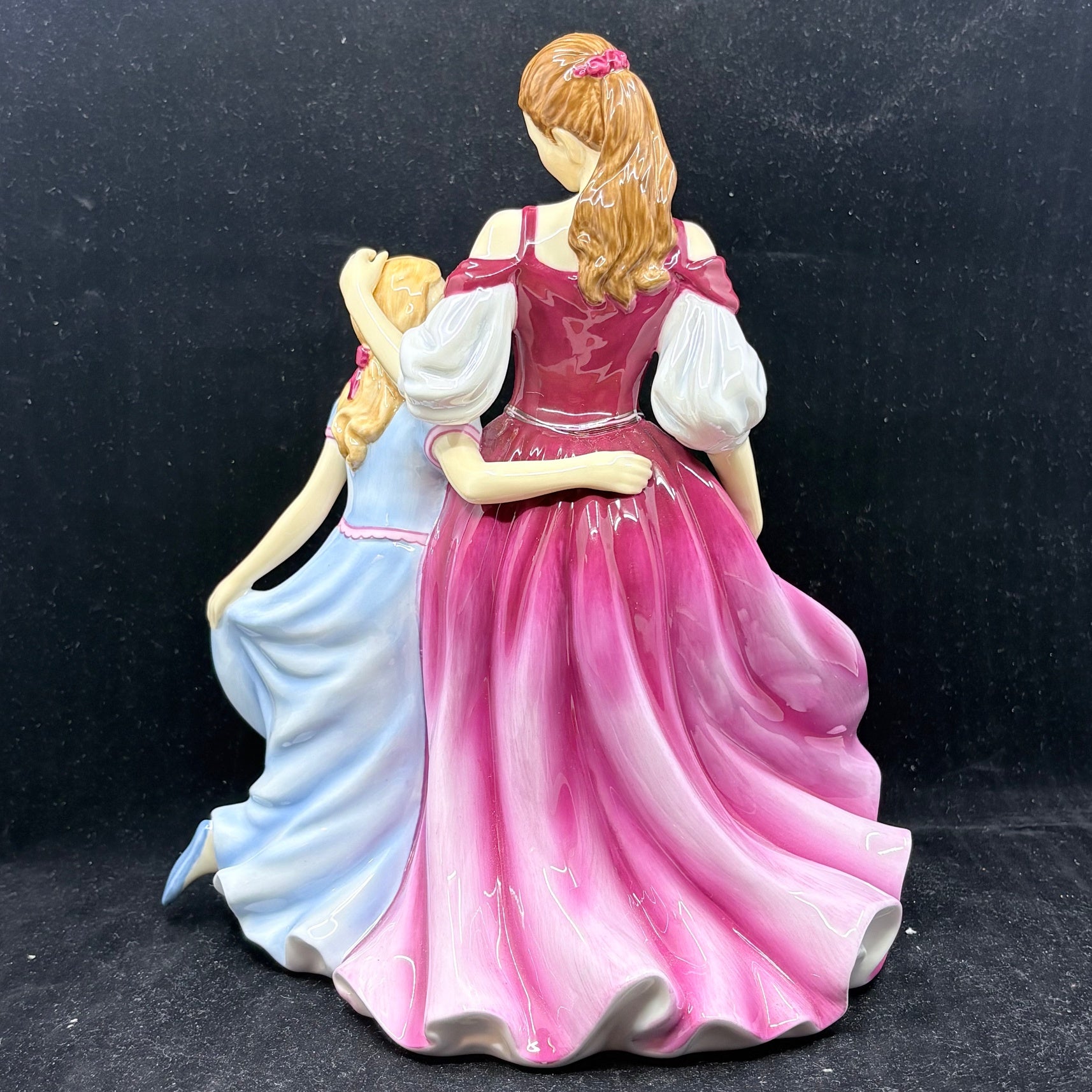 Royal Doulton Figurine Enduring Love HN5691 - William Cross