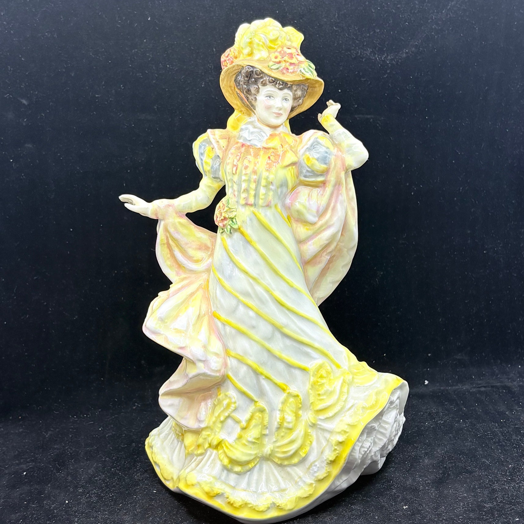 Royal Doulton Figurine Primrose HN3710 - William Cross