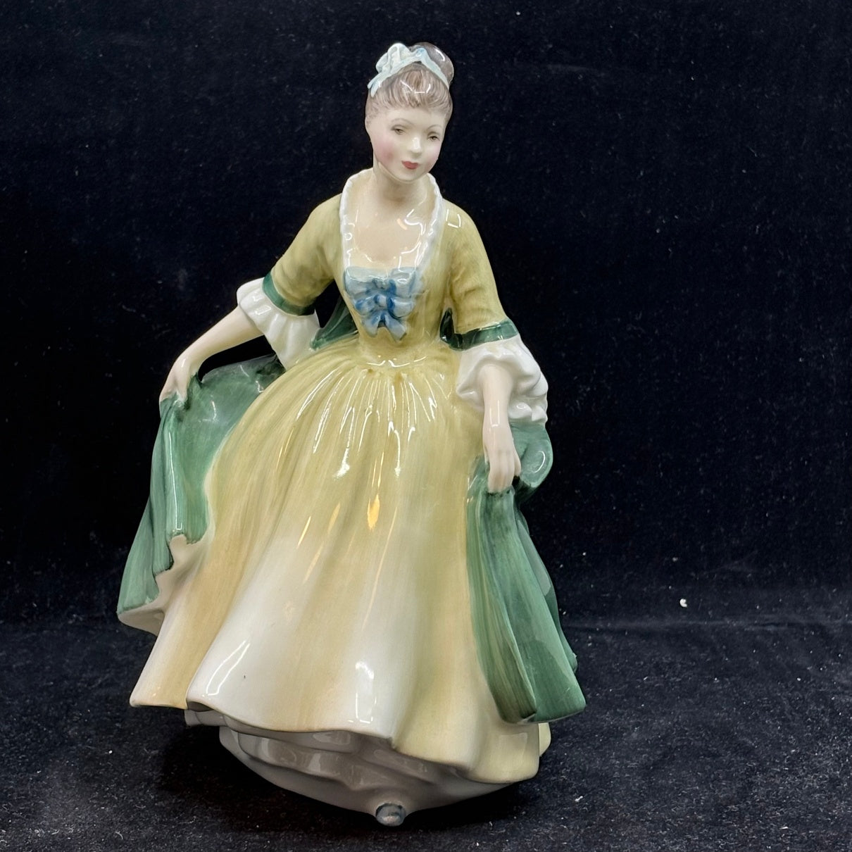 Royal Doulton Figurine Elegance HN2264