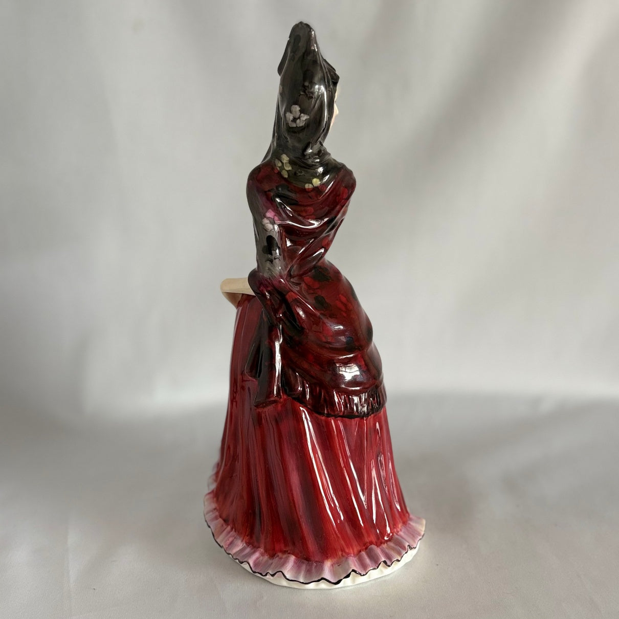 Royal Doulton Figurine Mantilla HN2712 - William Cross