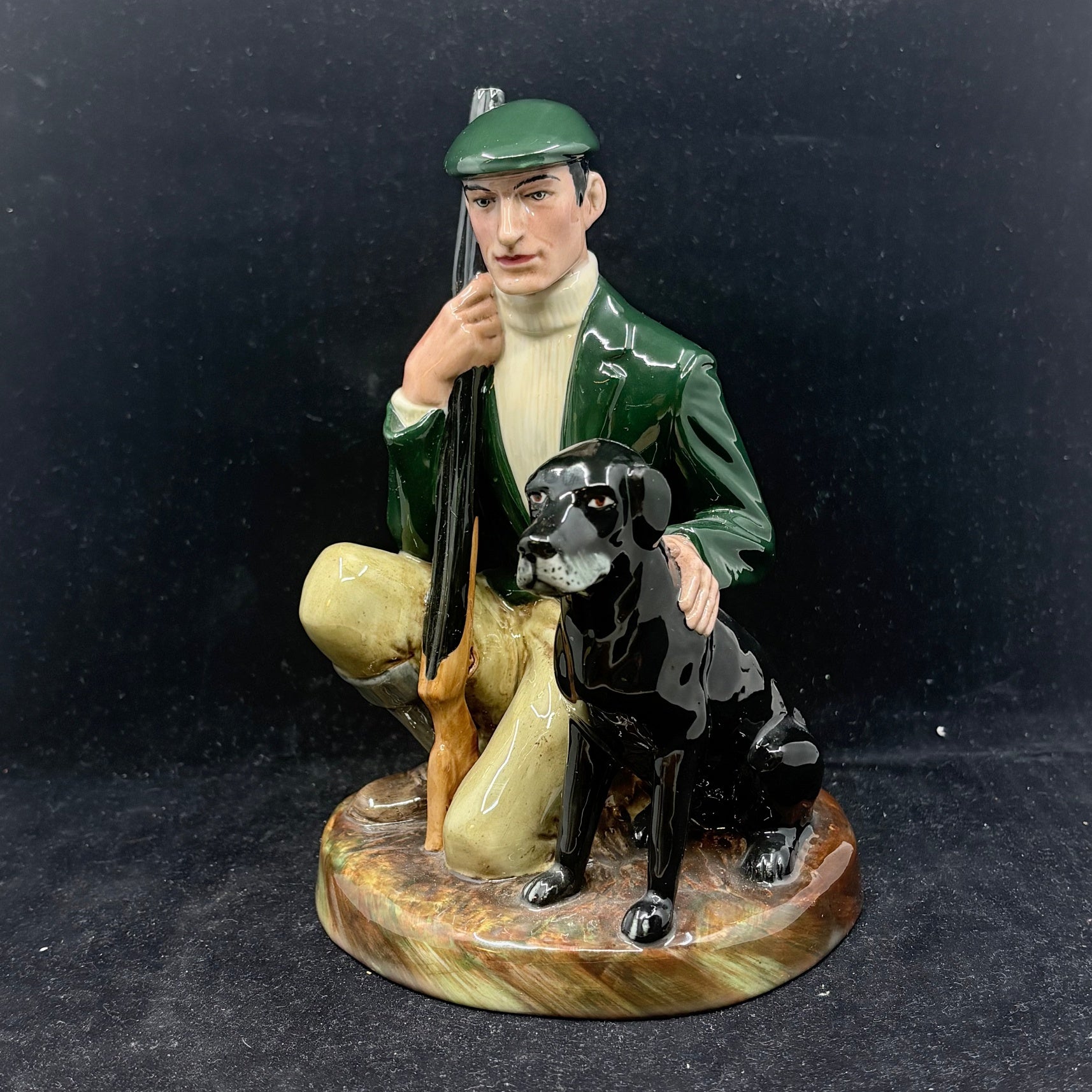 Royal Doulton Figurine The Gamekeeper HN2879 - William Cross