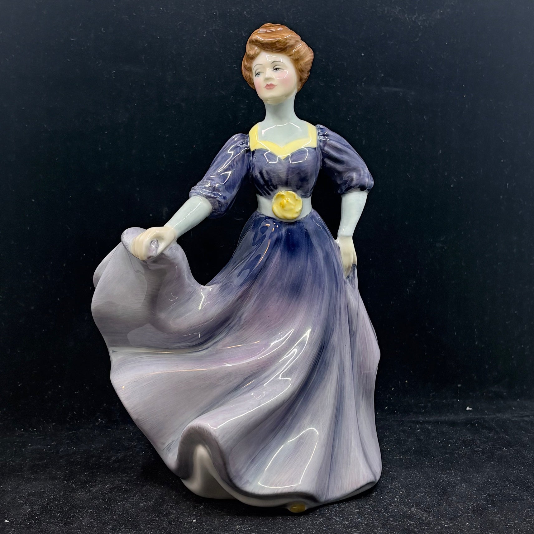 Royal Doulton Figurine Jacquline HN2333 - William Cross