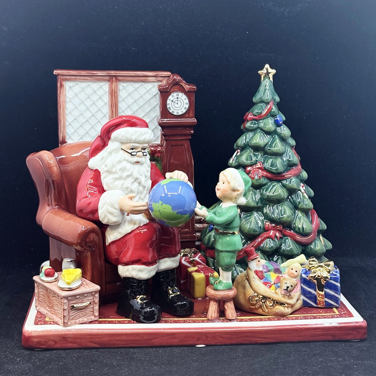 Royal Doulton Figurine Santa's World Travels HN5598- William Cross