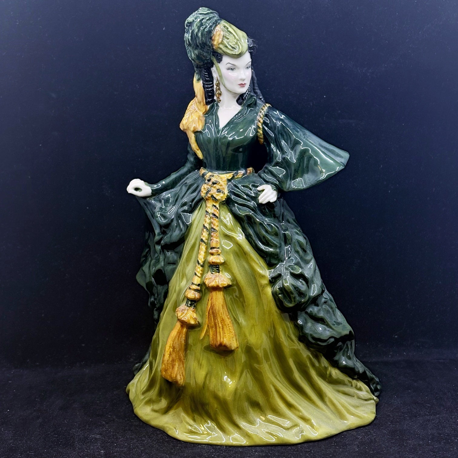 Royal Doulton Figurine Scarlette Ohara HN4200- William Cross
