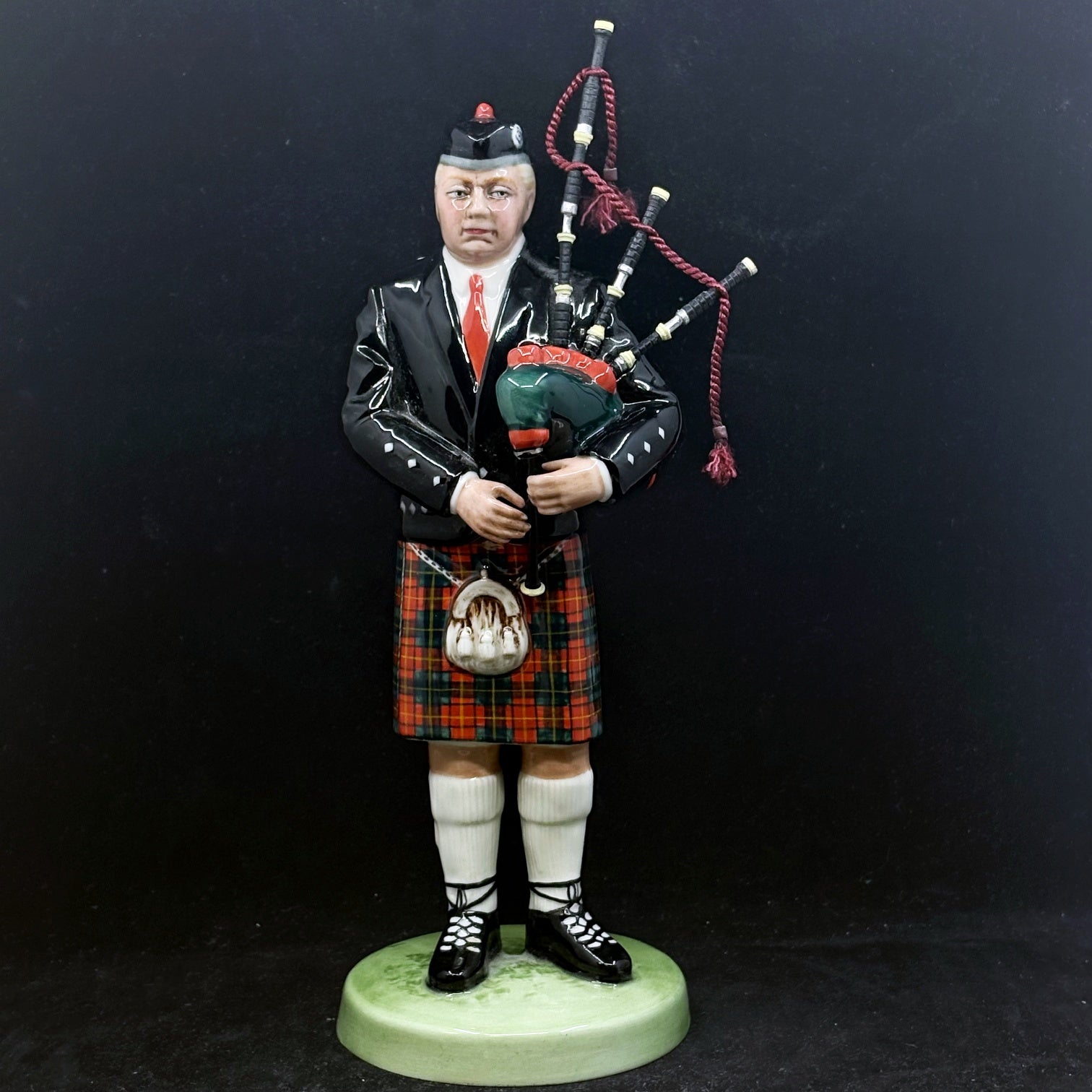 Royal Doulton Figurine The Piper HN3444 - William Cross
