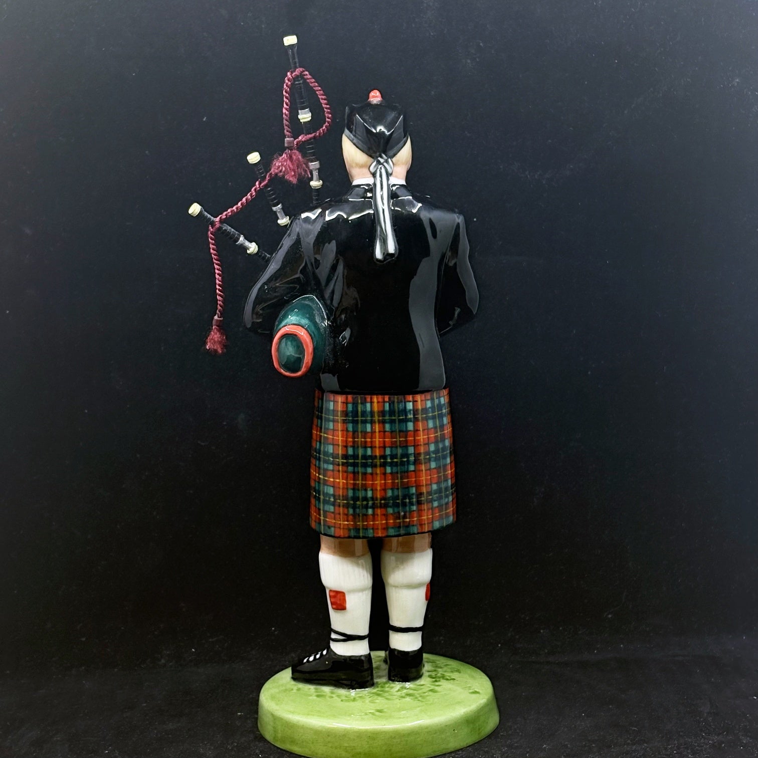 Royal Doulton Figurine The Piper HN3444 - William Cross
