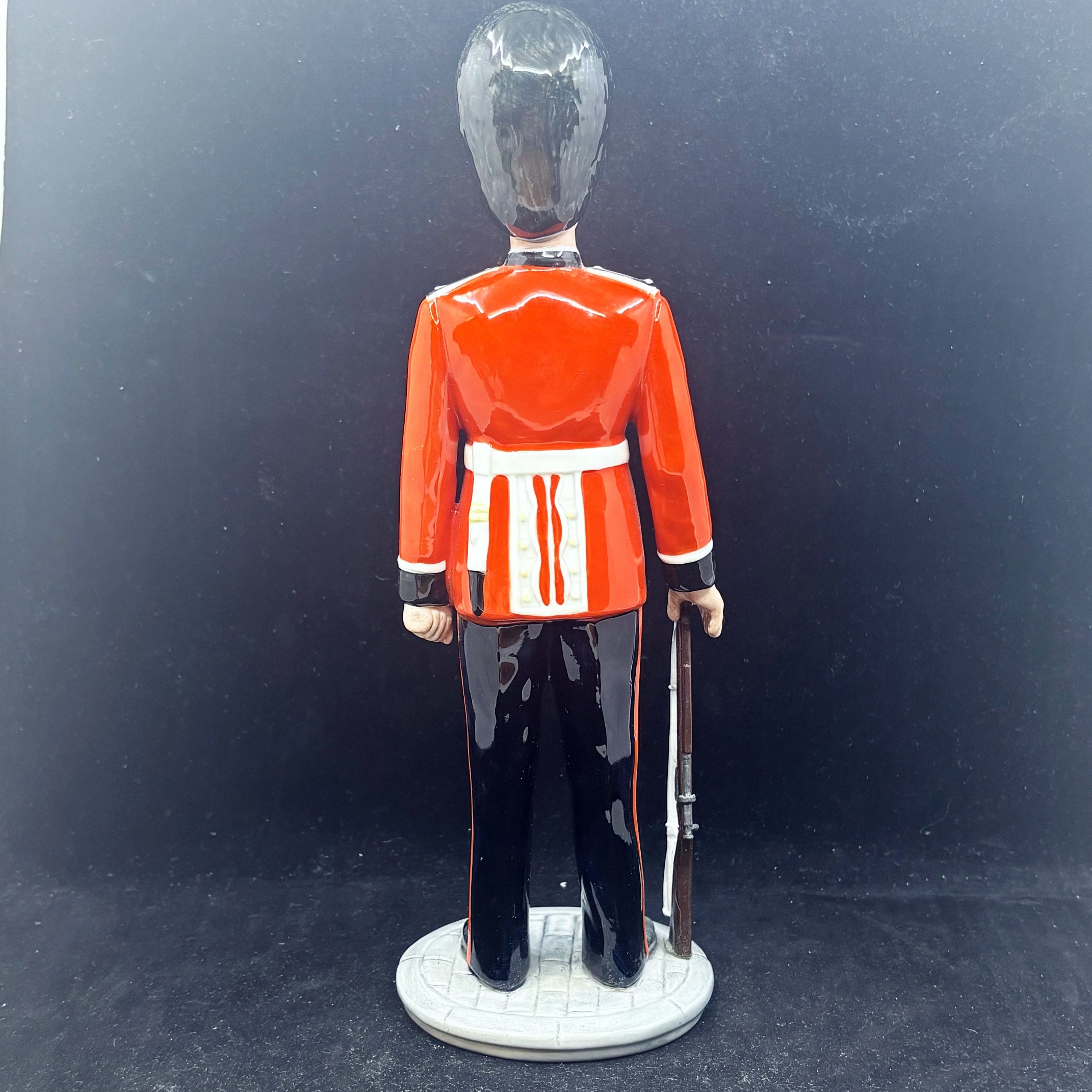 Royal Doulton Figurine The Gaurdsman HN2784