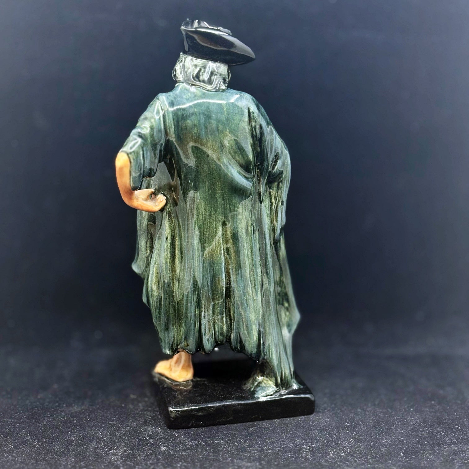 Royal Doulton Figurine Beggar HN2175 - William Cross