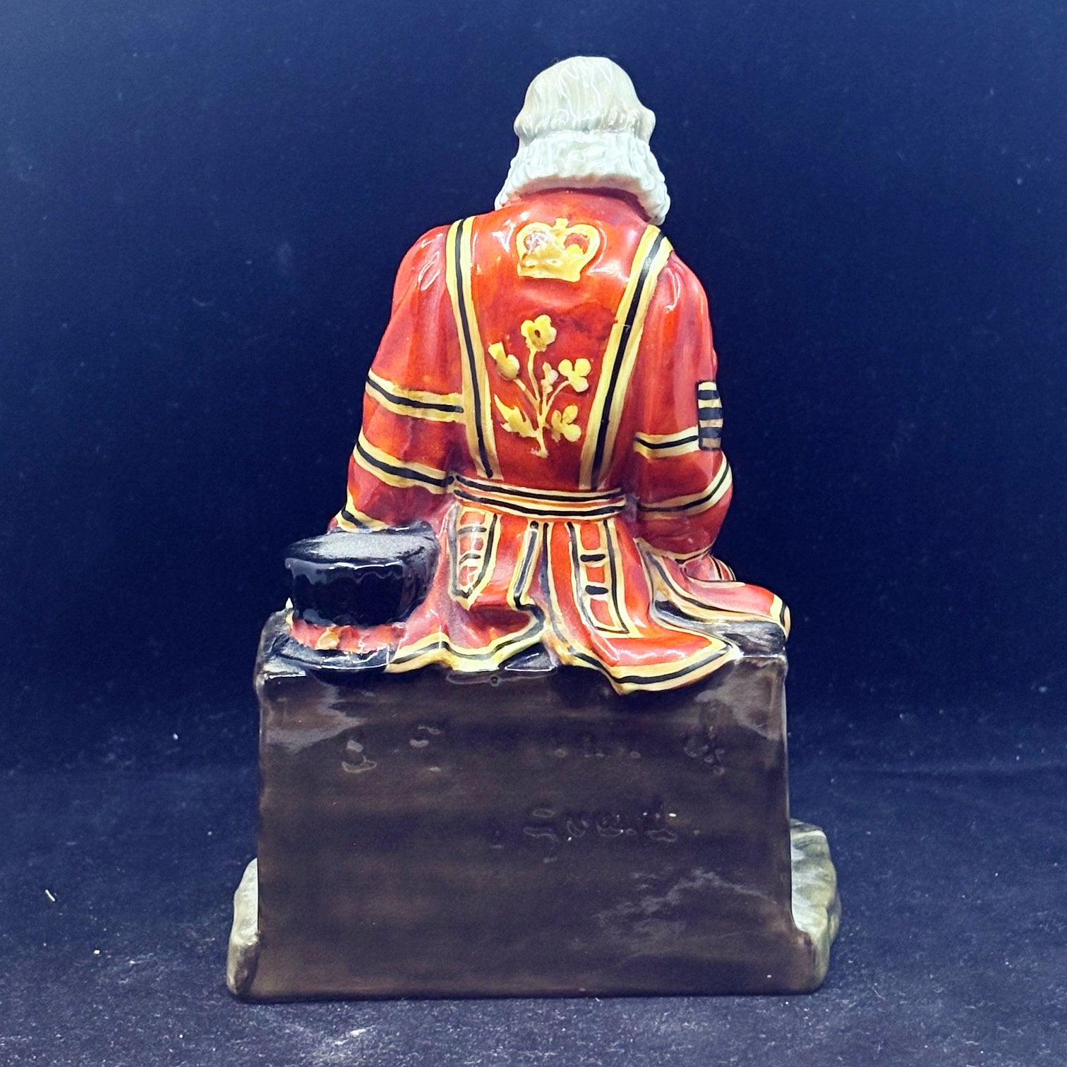 Royal Doulton Figurine Yeoman of the Guard HN688 - William Cross