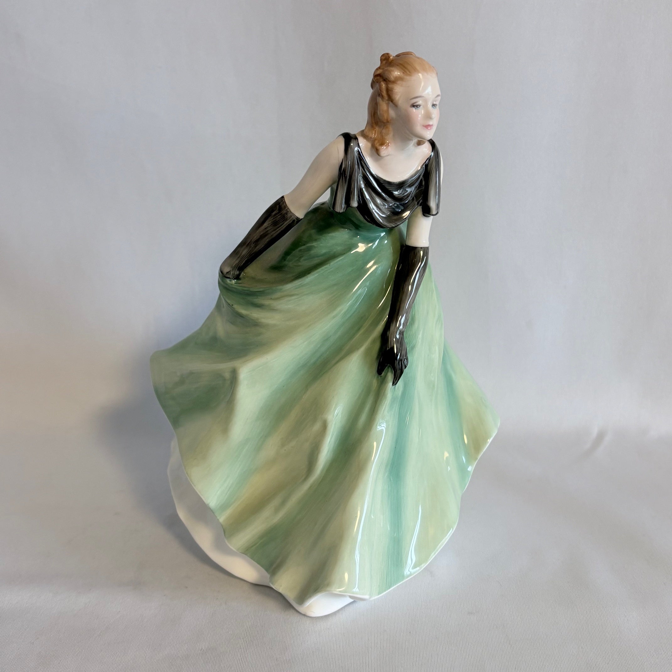 Royal Doulton Figurine Vanessa HN3198 - William Cross