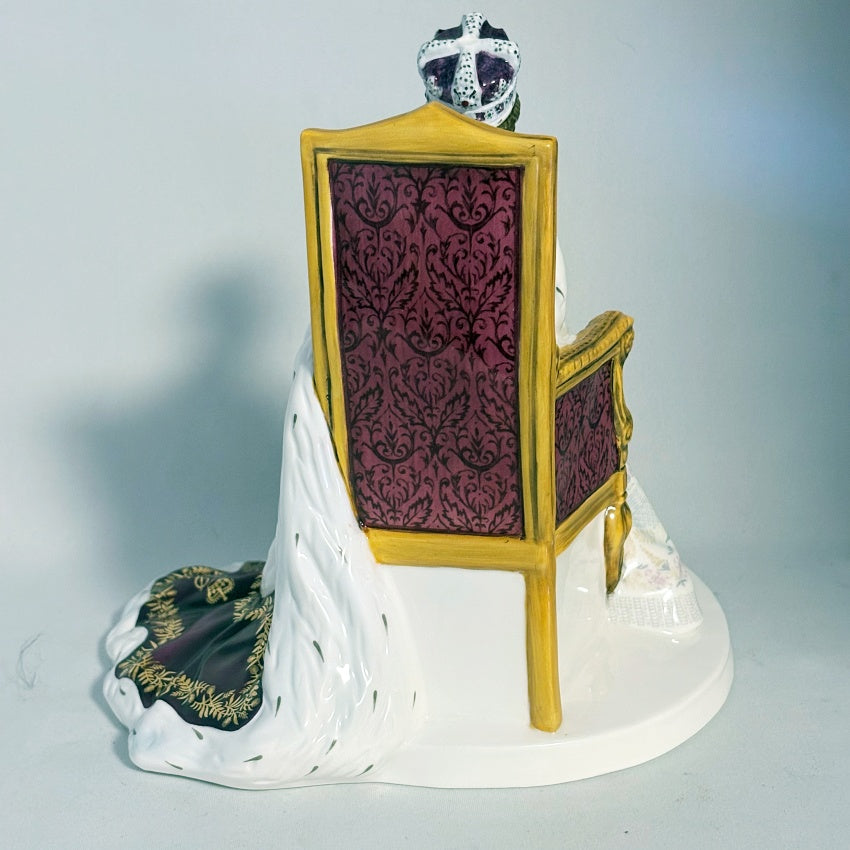 Royal Doulton Diamond Jubilee QE II HN5582 Figurine