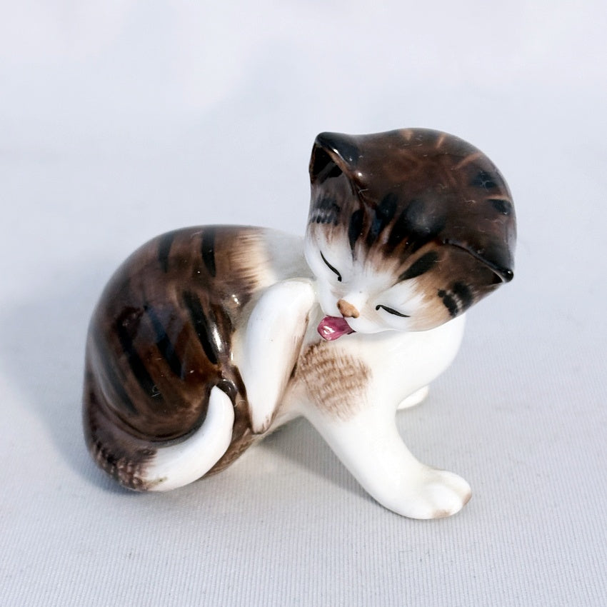 Royal Doulton Character Kitten Licking Hind Paw HN2580