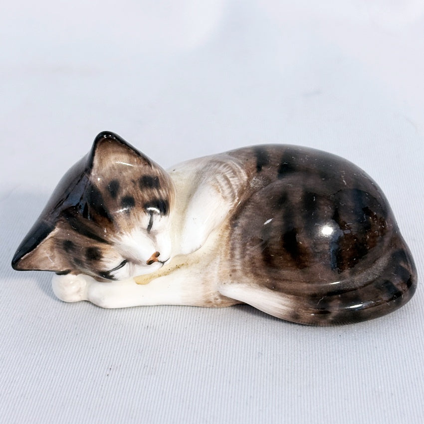 Royal Doulton Character Kitten Sleeping HN2581