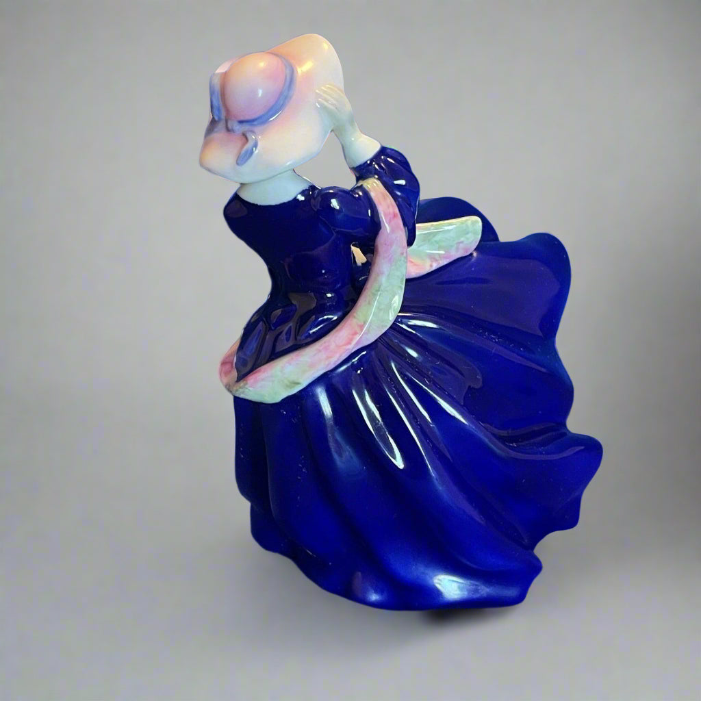 Royal Doulton Figurine Top of the Hill HN3735 - William Cross