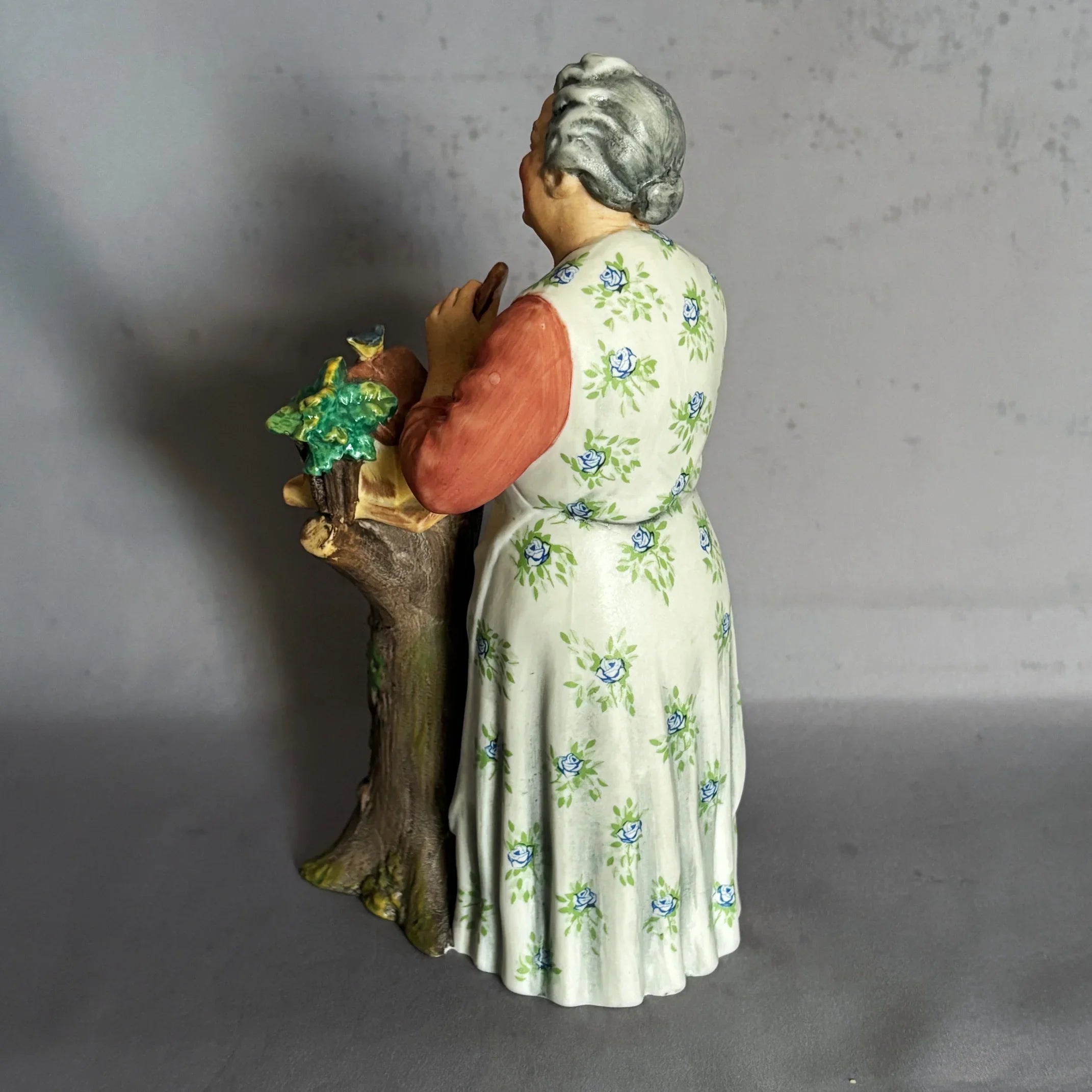 yal Doulton Figurine Good Morning HN2671 - William Cross