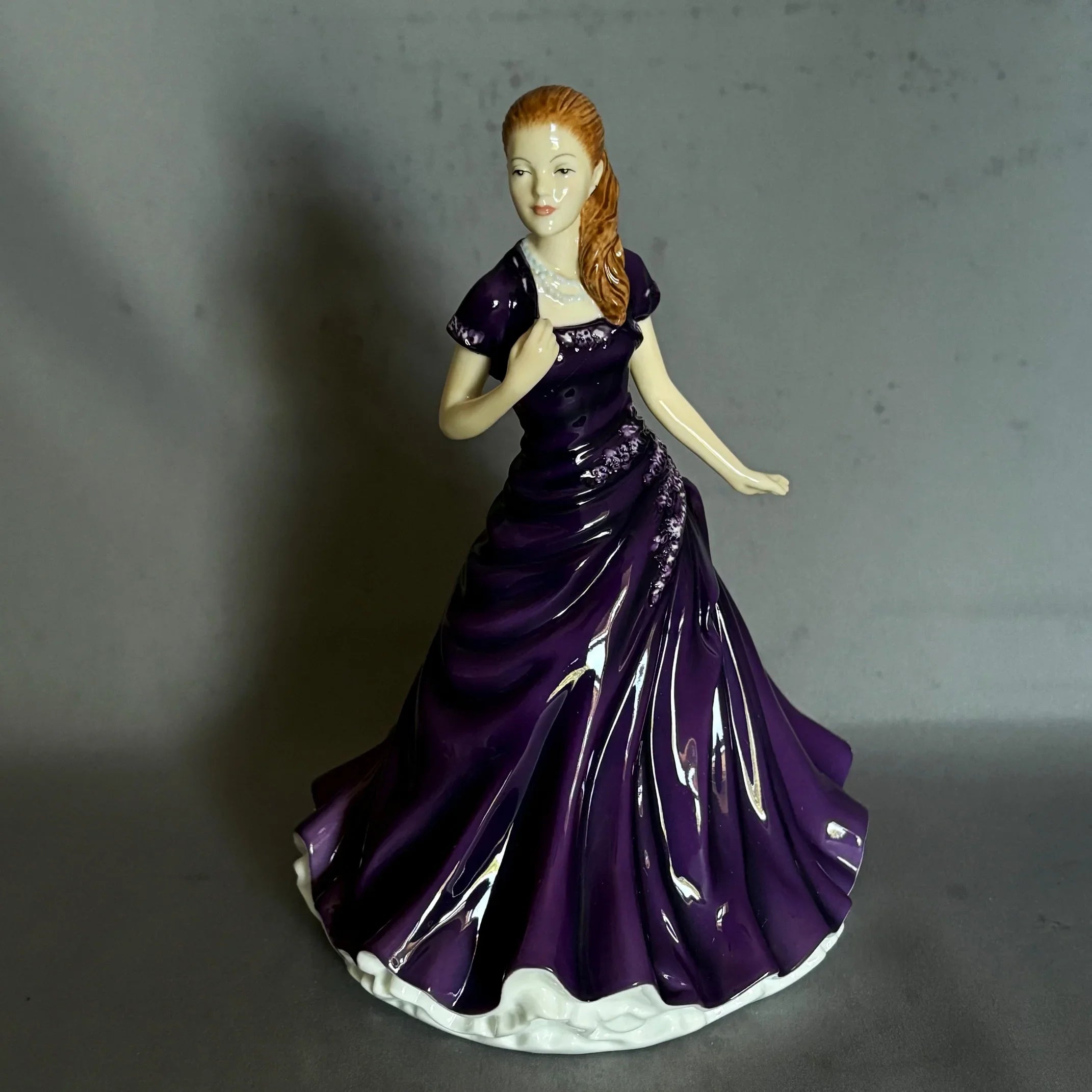Royal Doulton Figurine Lisa HN5600 - William Cross
