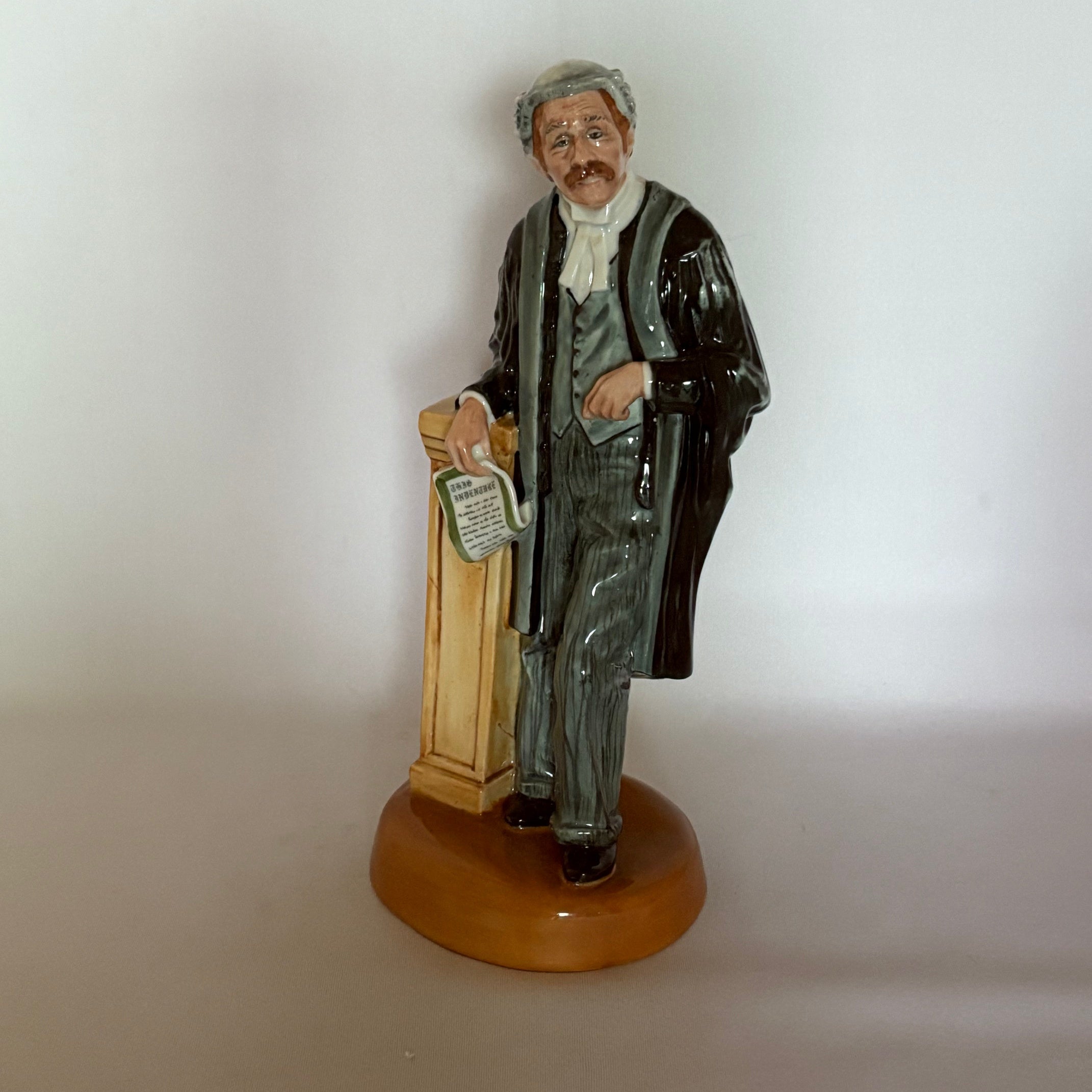 Royal Doulton Figurine Lawyer HN3041 - William Cross