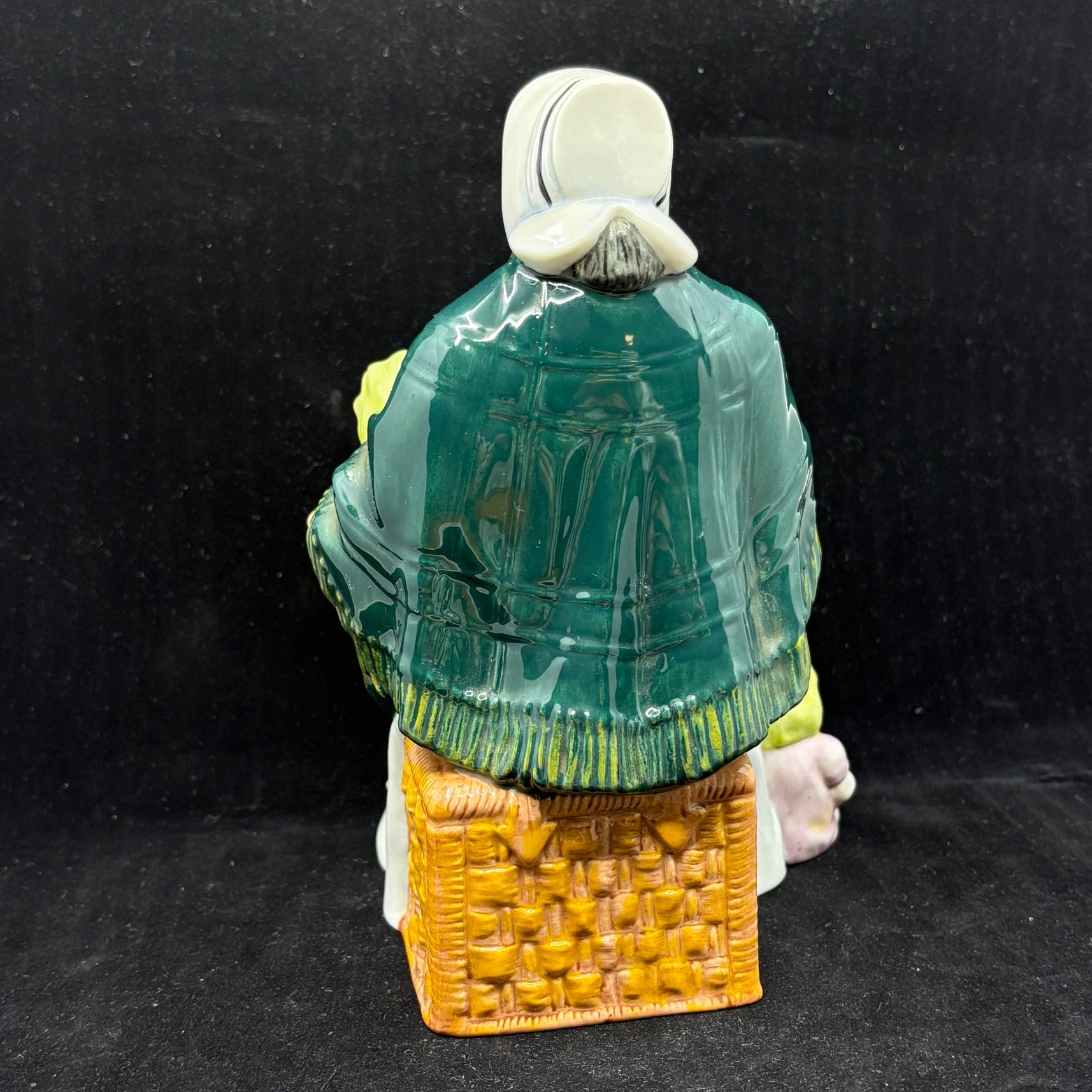 Royal Doulton Figurine Rag Doll Seller HN2944 - William Cross