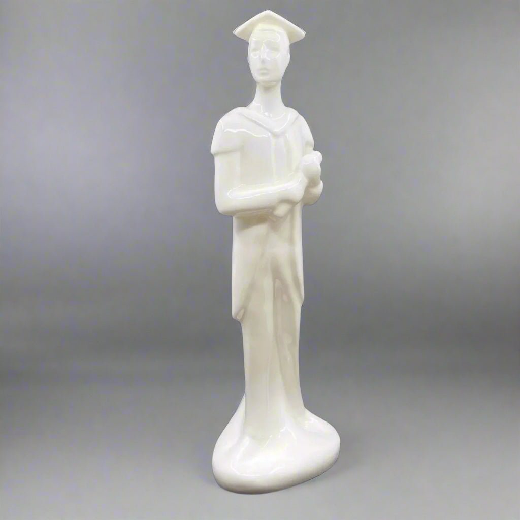 Royal Doulton Figurine The Graduate HN3959 - William Cross