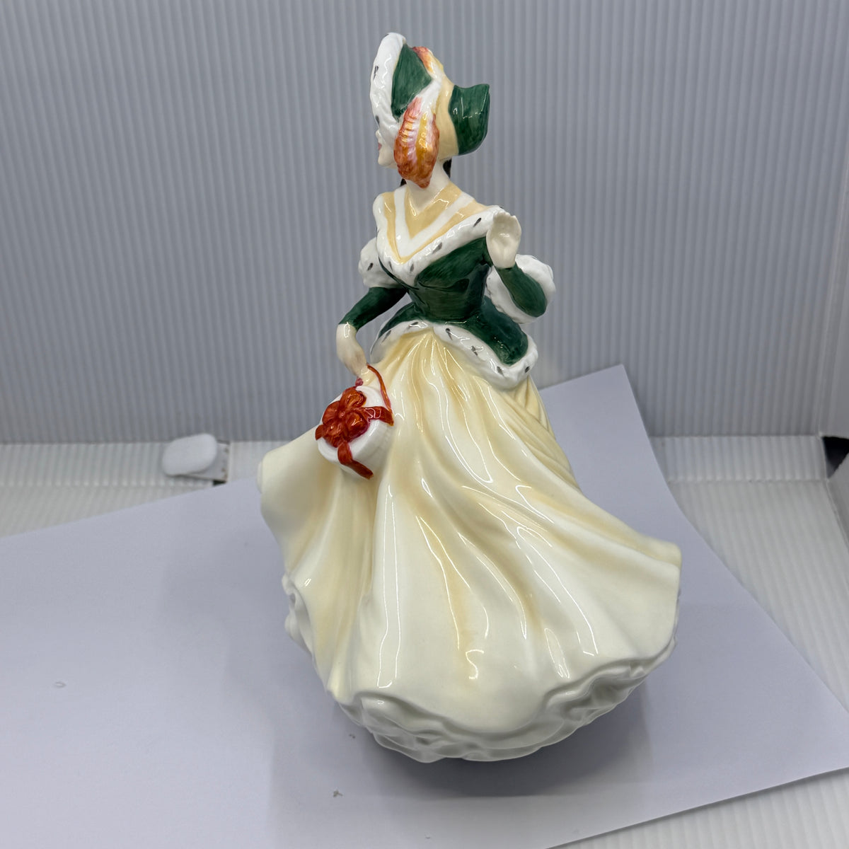 Royal Doulton Figurine Christmas Day 2002 HN4422