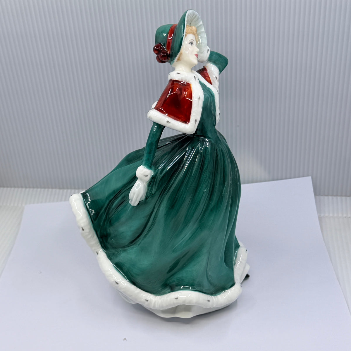 Royal Doulton Figurine Christmas Day 2001 HN4315