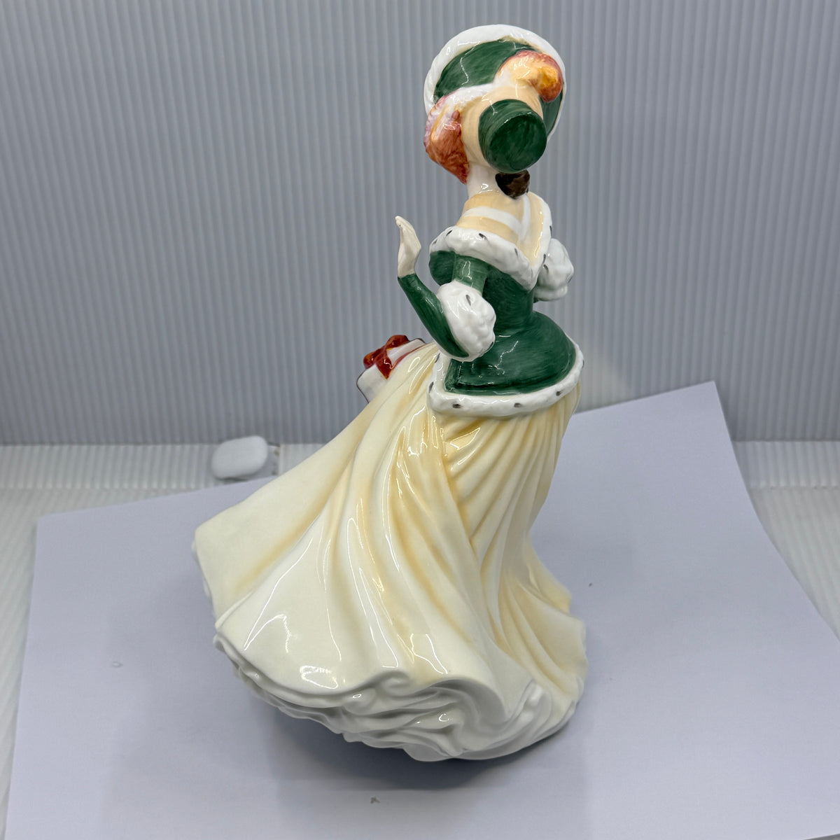 Royal Doulton Figurine Christmas Day 2002 HN4422