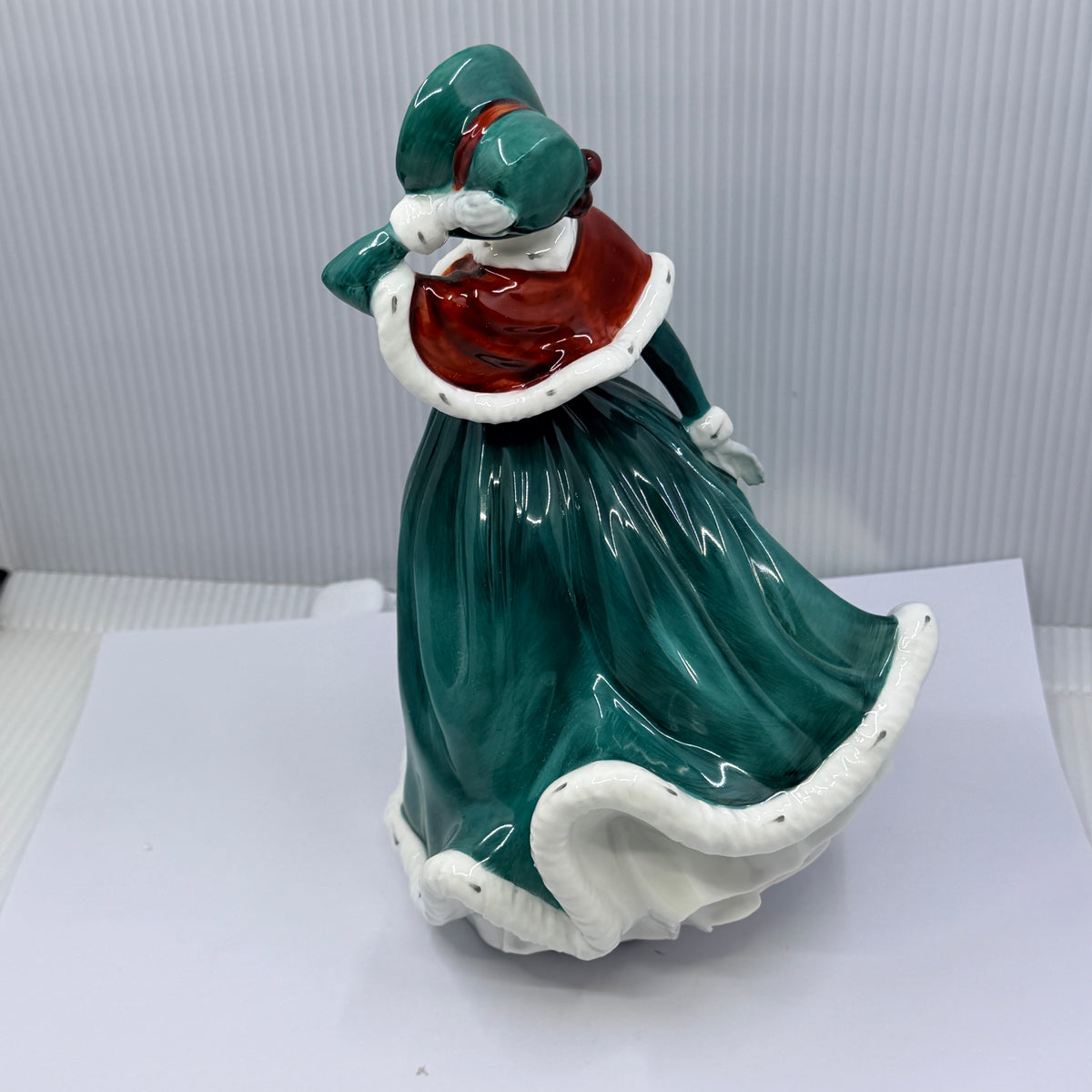 Royal Doulton Figurine Christmas Day 2001 HN4315