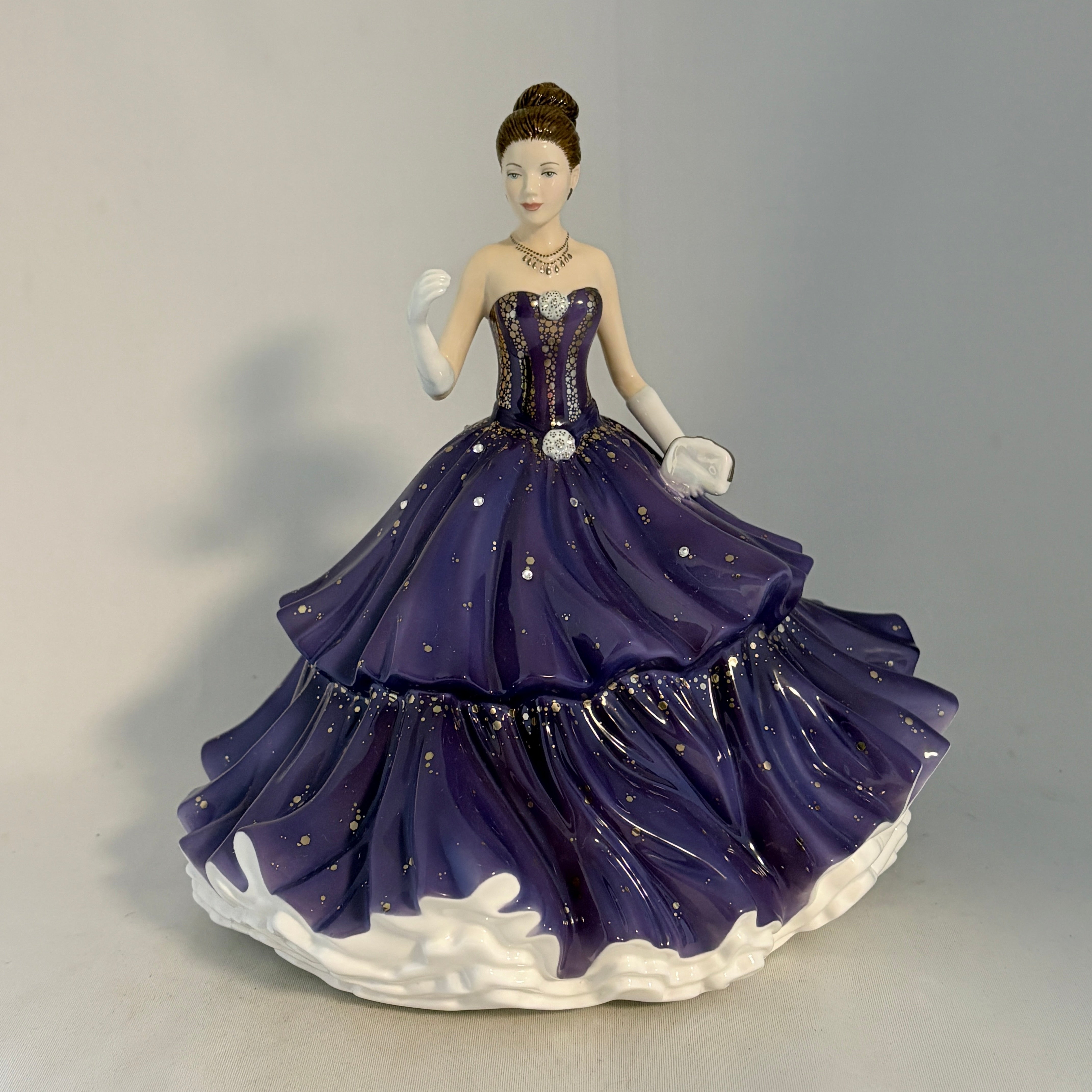 Royal Doulton Figurine Graceful Promenade HN5833