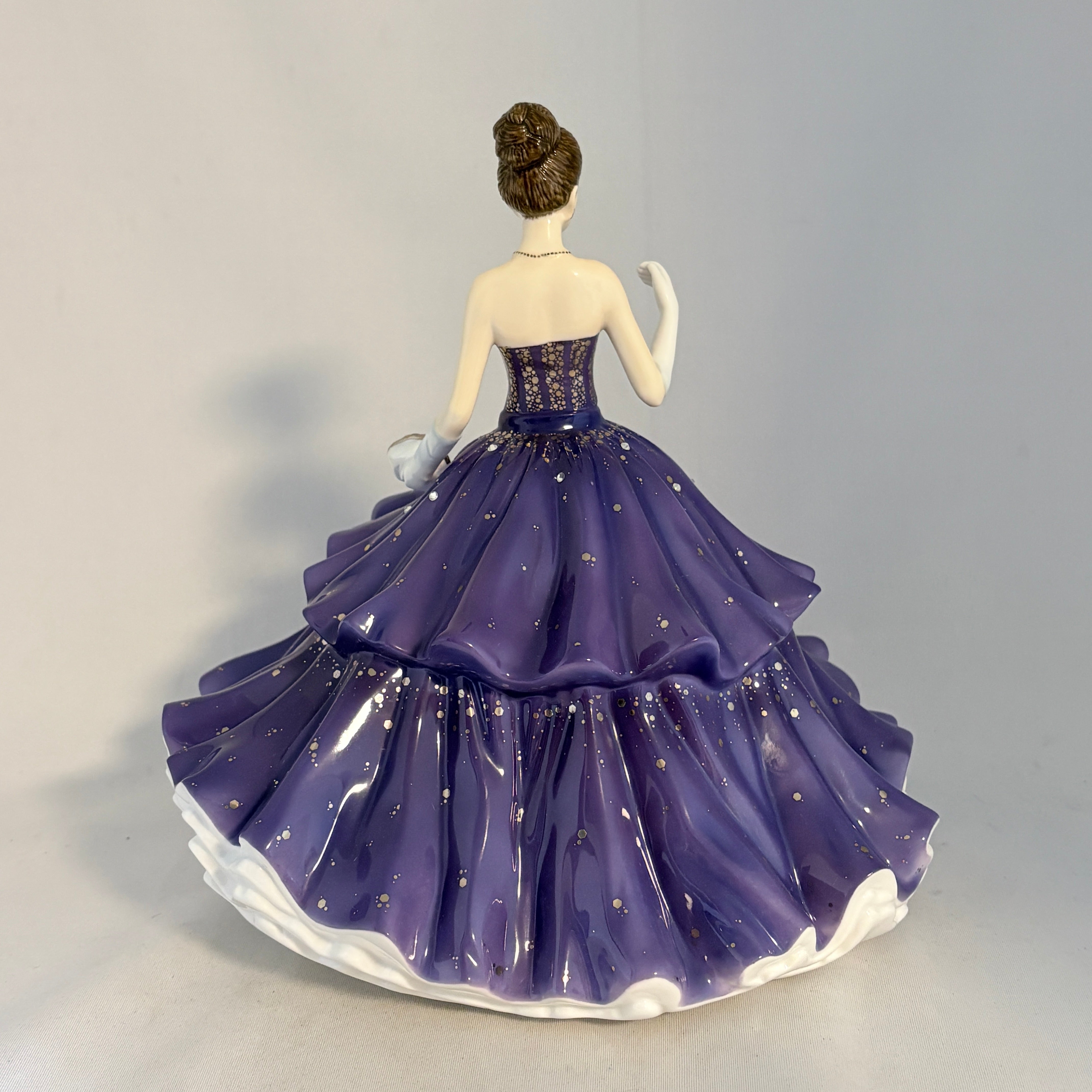 Royal Doulton Figurine Graceful Promenade HN5833