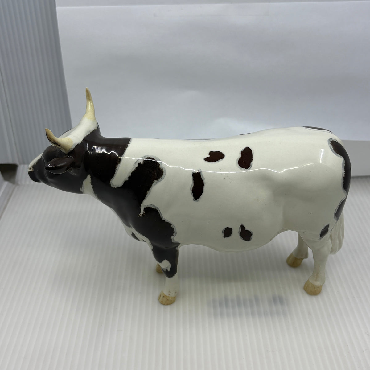 Beswick Ayrshire Bull Model 1454, additional view