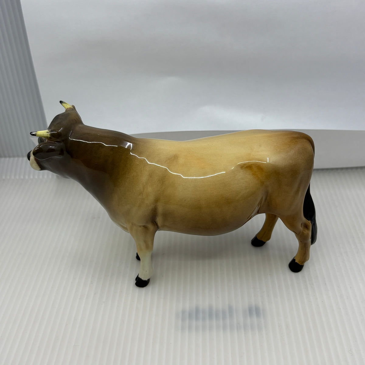 Beswick Jersey Bull Ch. Dunsley Coy Boy Model 1422, additional view