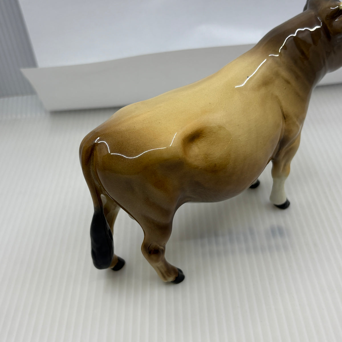 Beswick Jersey Bull Ch. Dunsley Coy Boy Model 1422, rear view