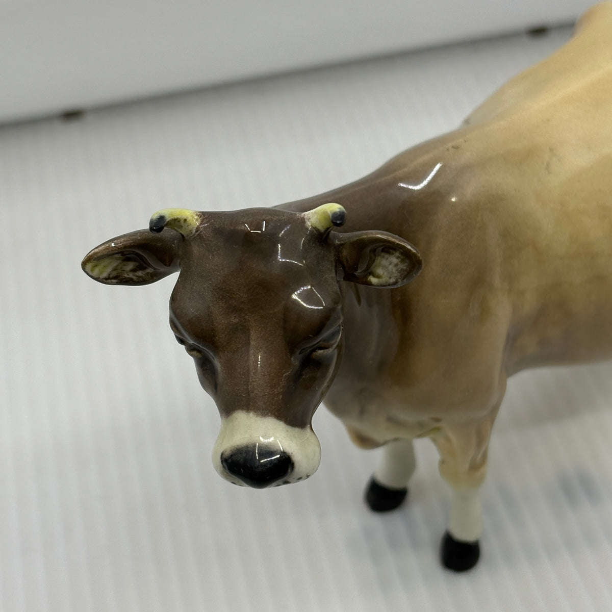 Beswick Jersey Cow Ch. Newton Tinkle Model 1345, side view