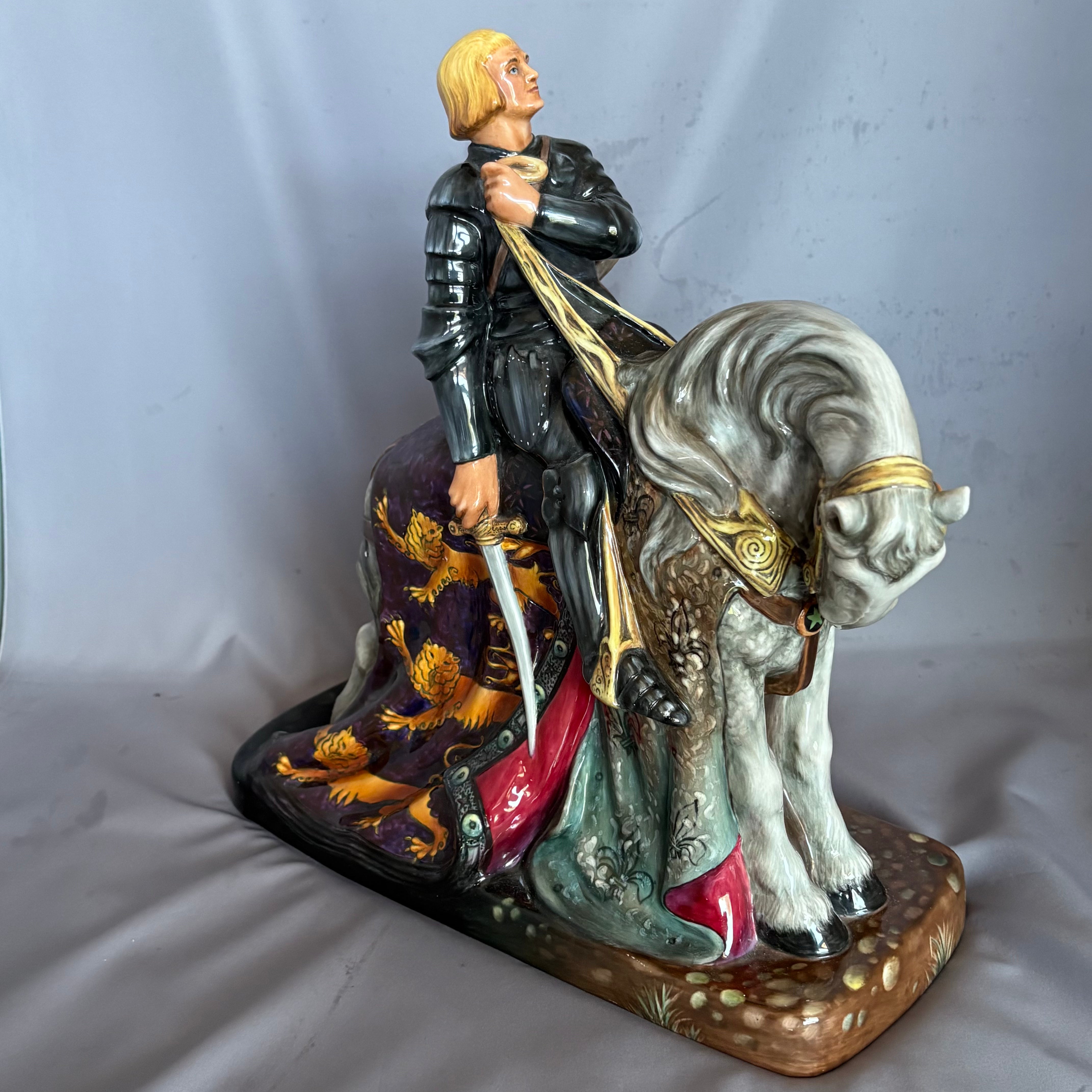 Royal Doulton Figurine St George HN2067 - William Cross 