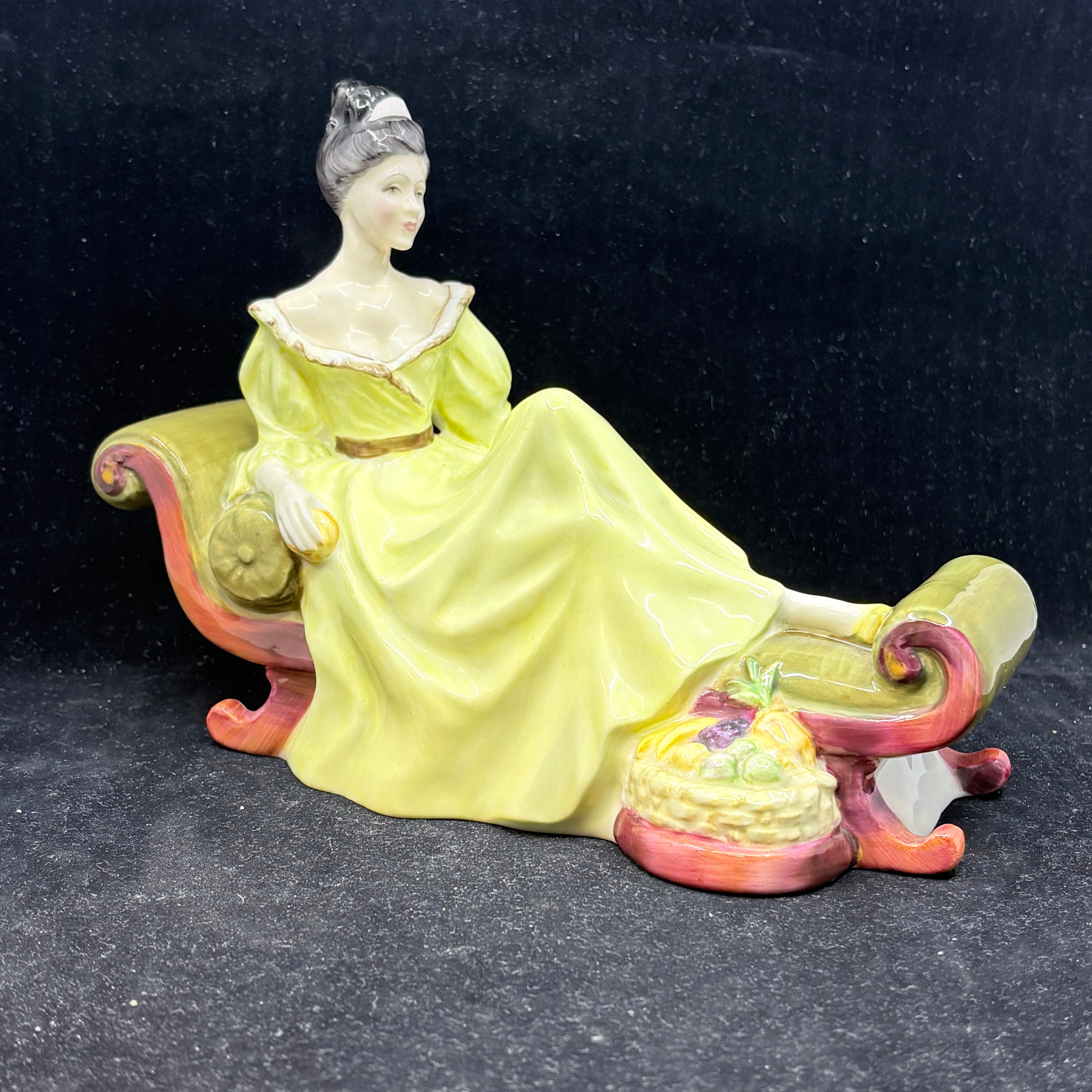 Royal Doulton Figurine At Ease HN2473 - William Cross