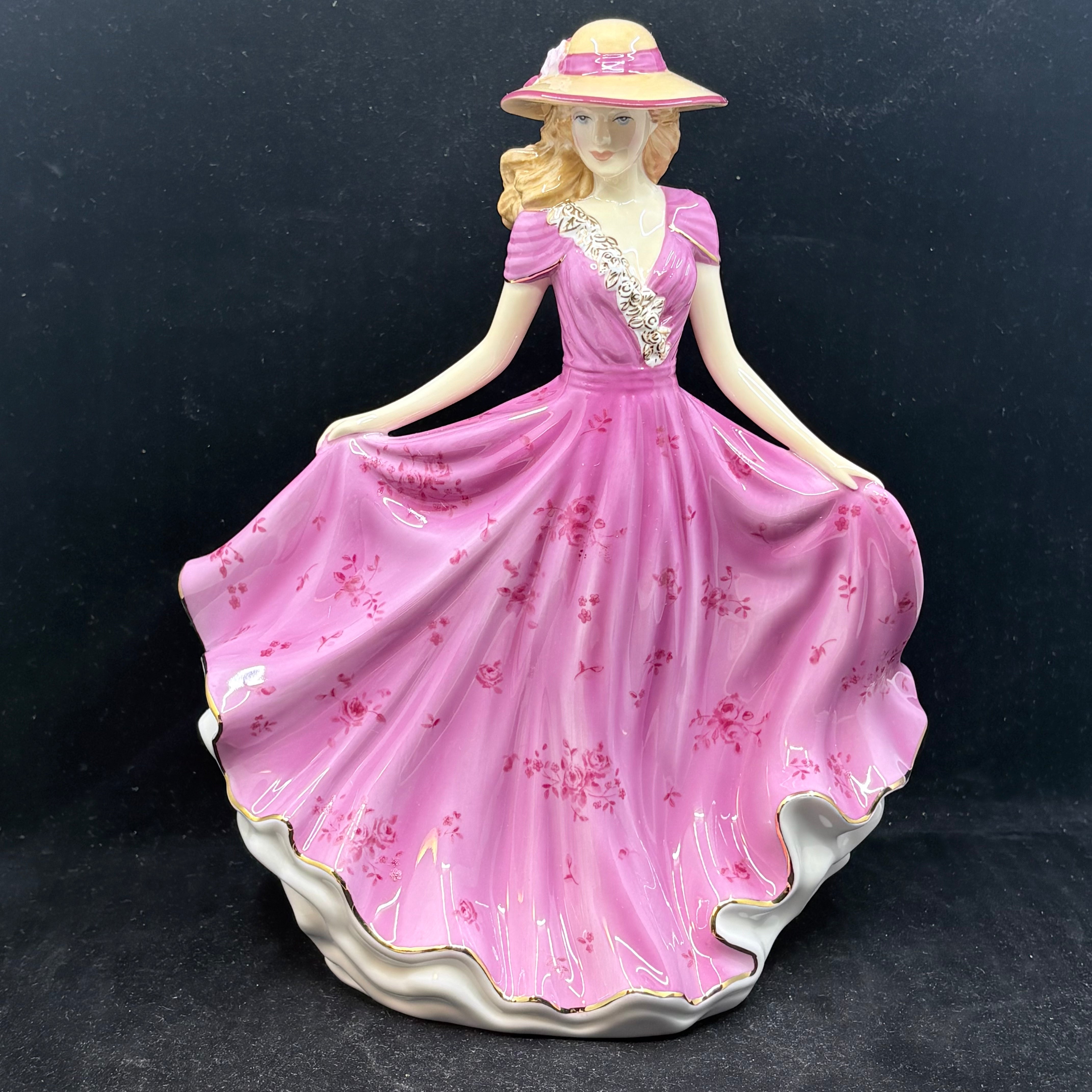 Royal Doulton Figurine Elzabeth HN5671 - William Cross
