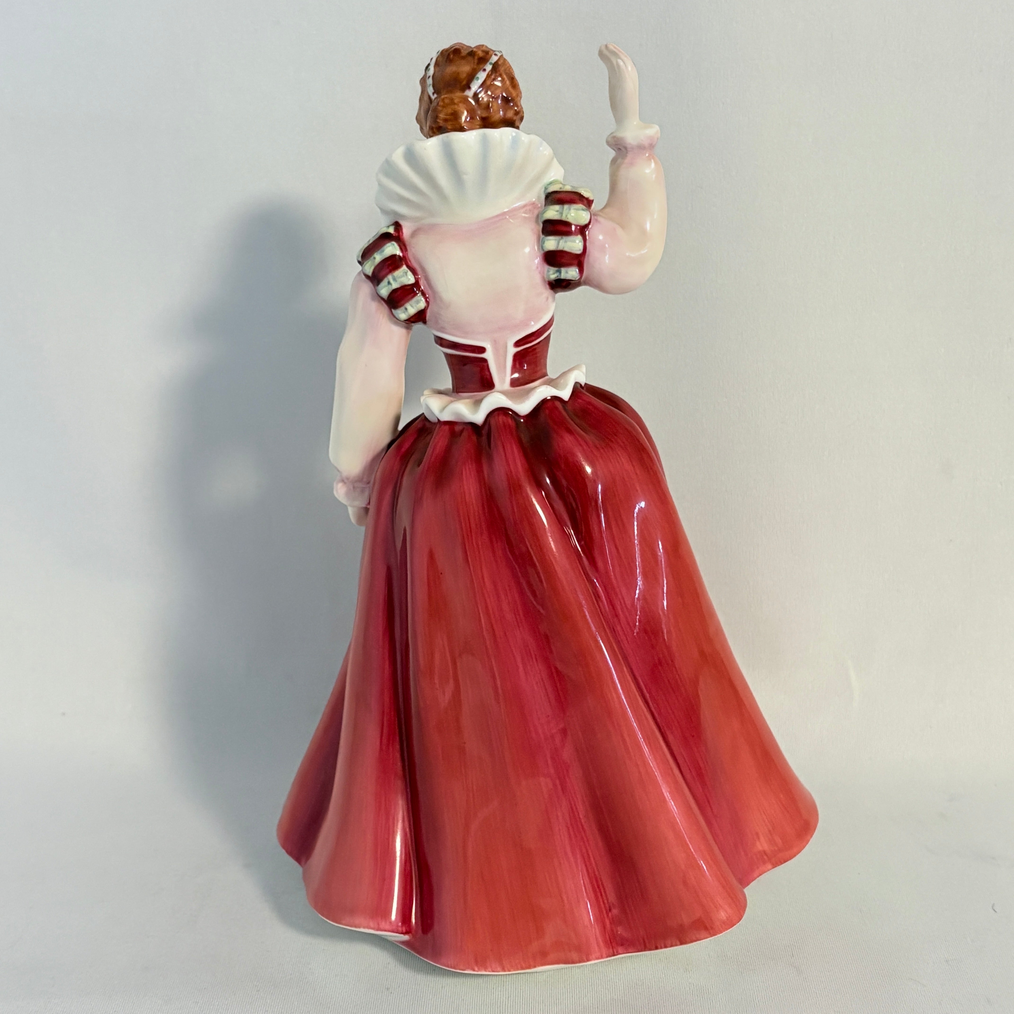 Royal Doulton HN3099 Queen Elizabeth I – Queens of the Realm Figurine
