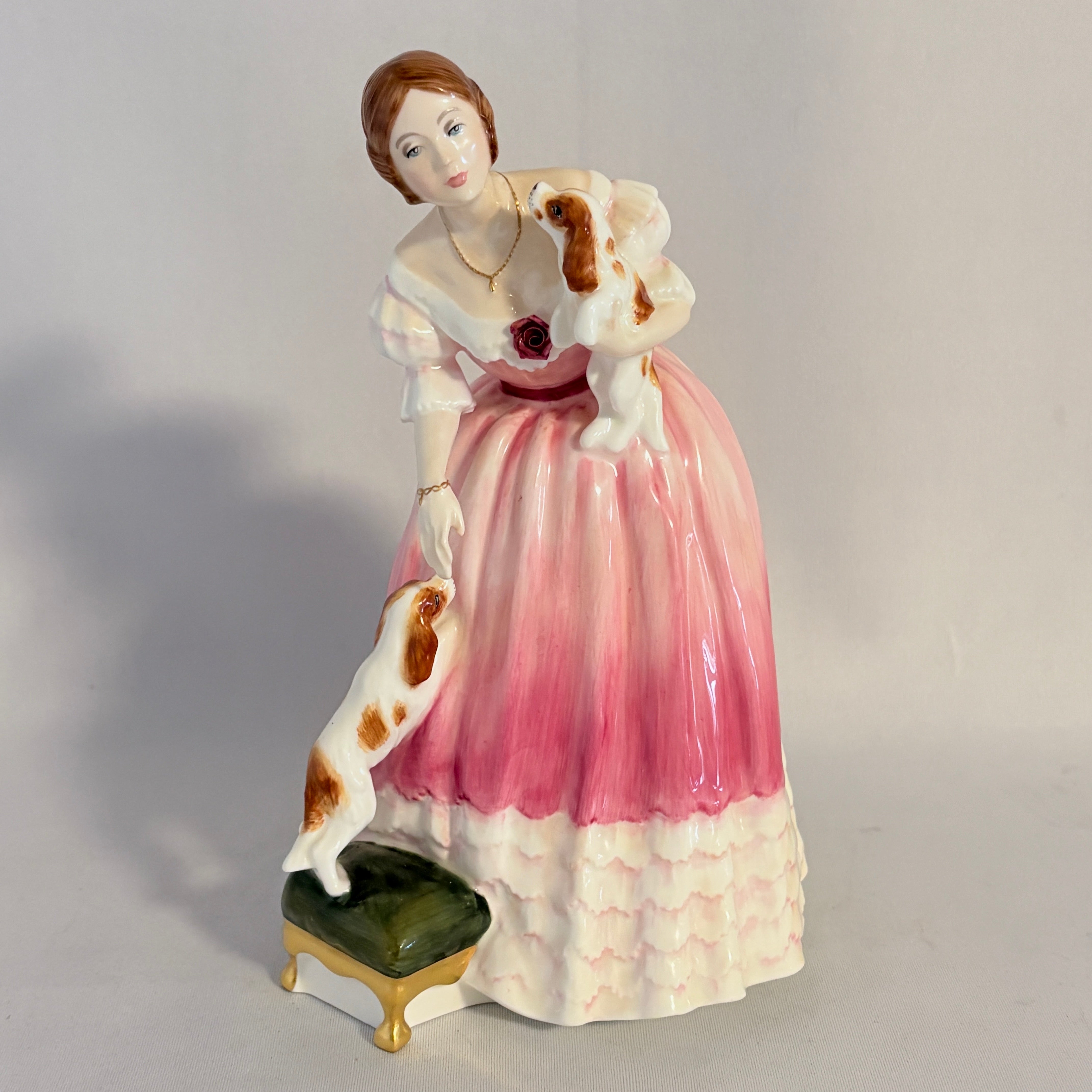 Royal Doulton HN3125 Queen Victoria – Queens of the Realm Figurine