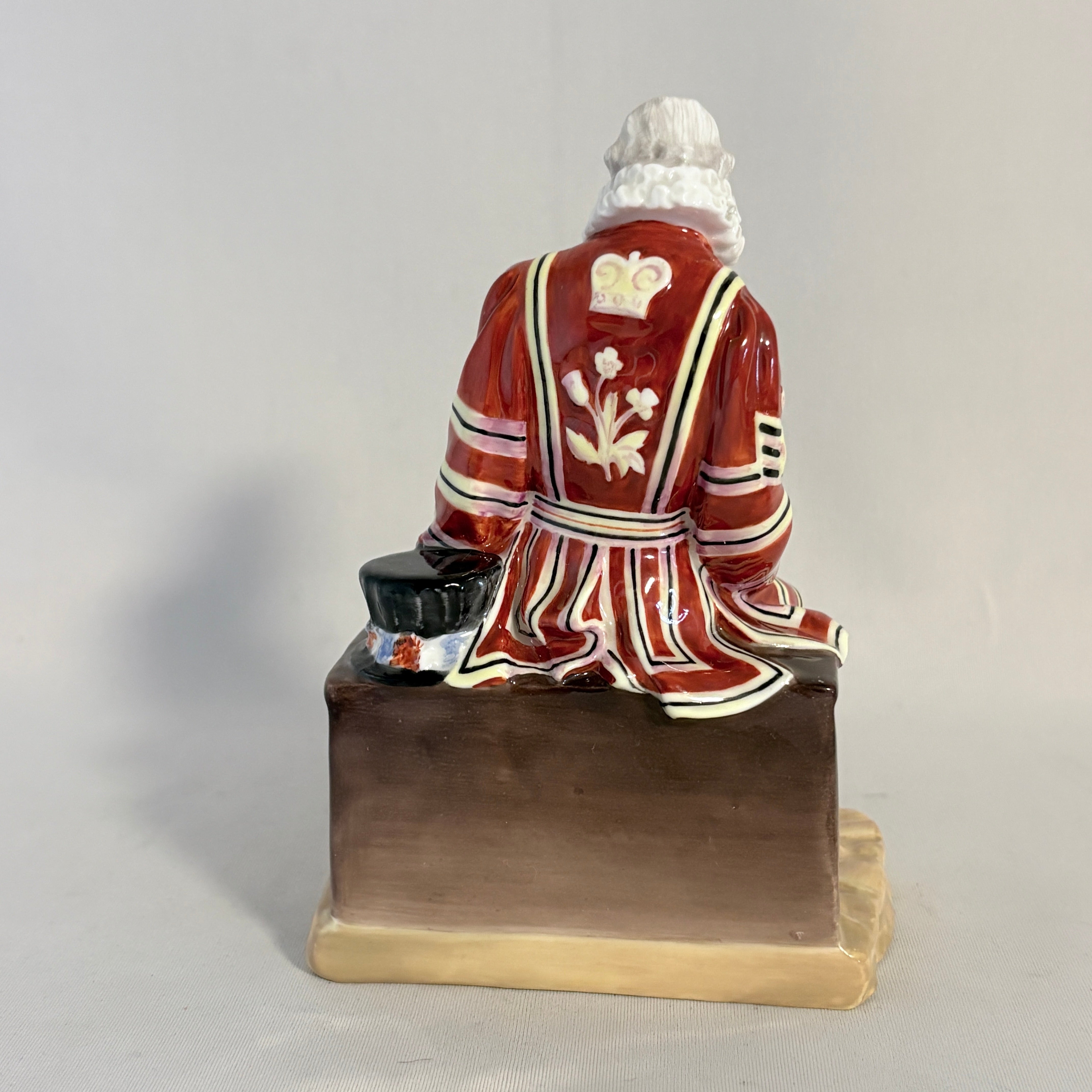 Royal Doulton Figurine Yeoman of the Guard HN2122