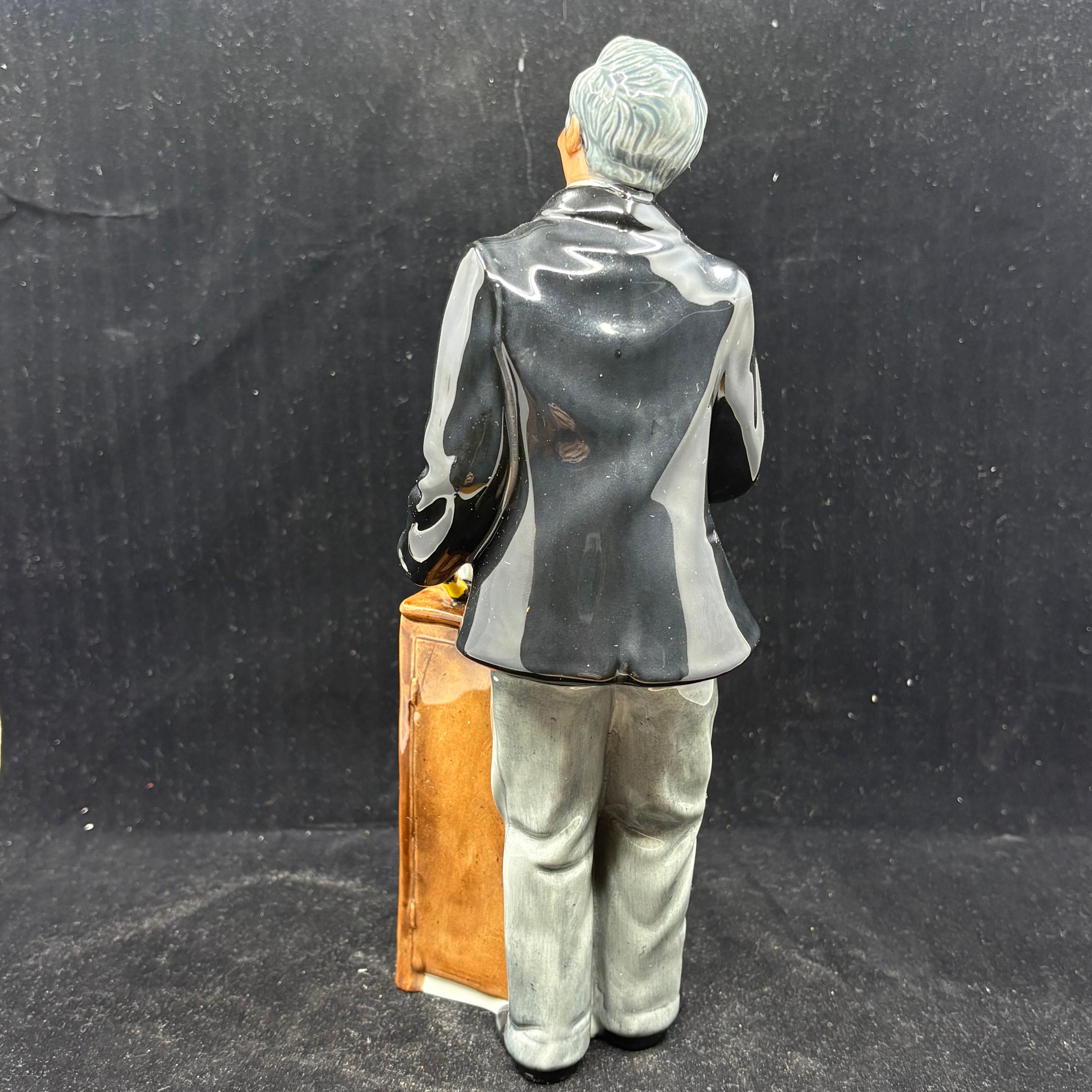 Royal Doulton Figurine Auctioneer HN2988 - William Cross