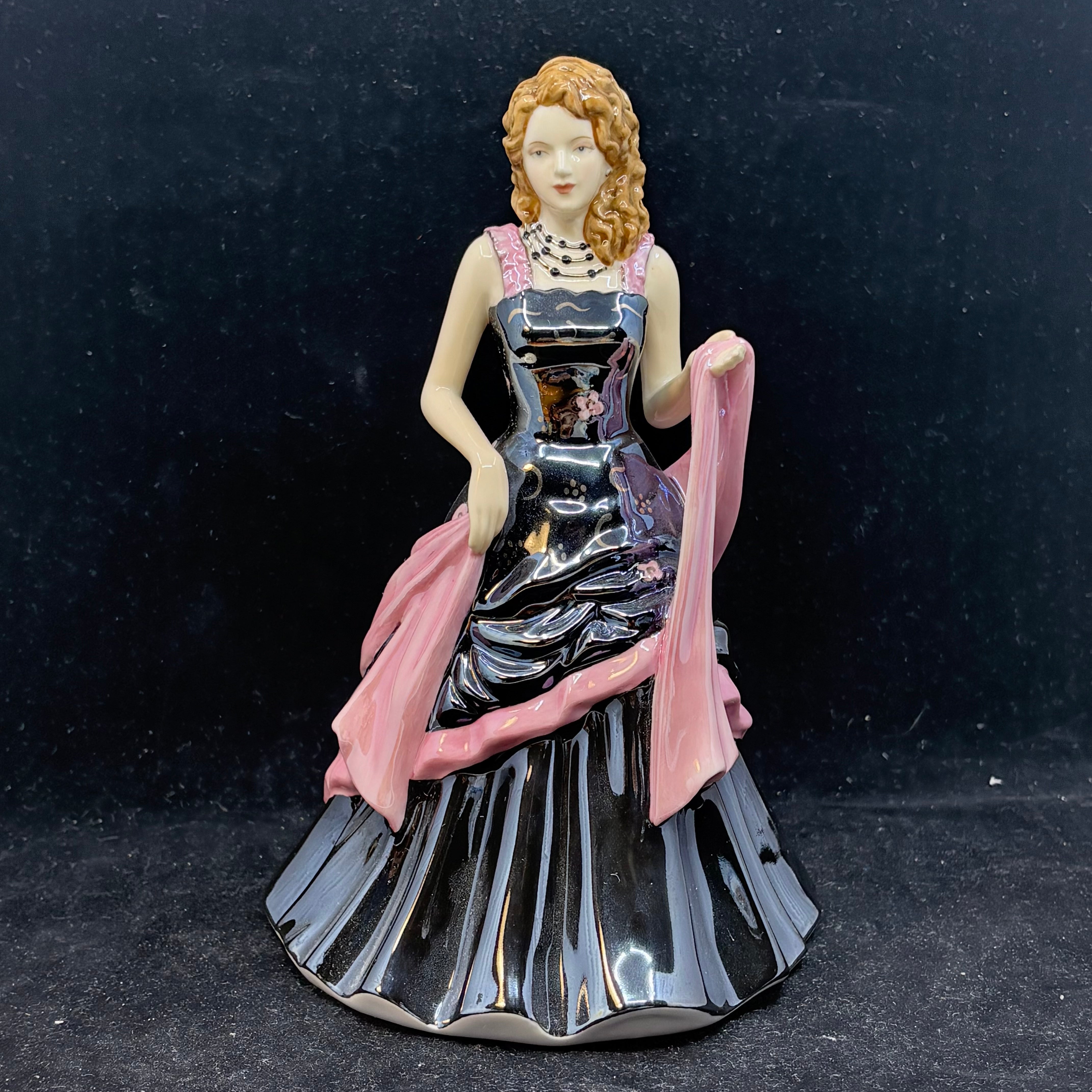 Royal Doulton Figurine A Gift For You HN5471 - William Cross