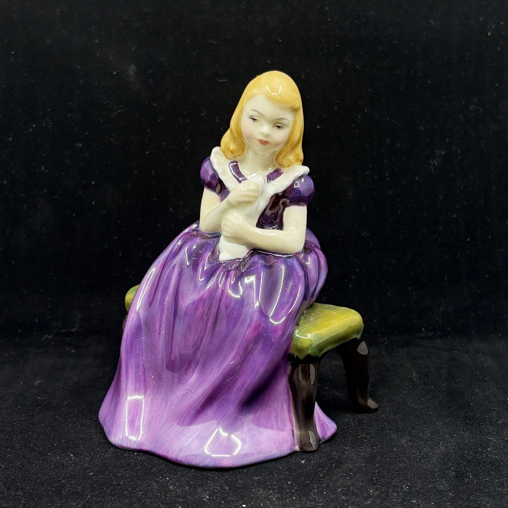 Royal Doulton Figurine Affection HN2236 - William Cross