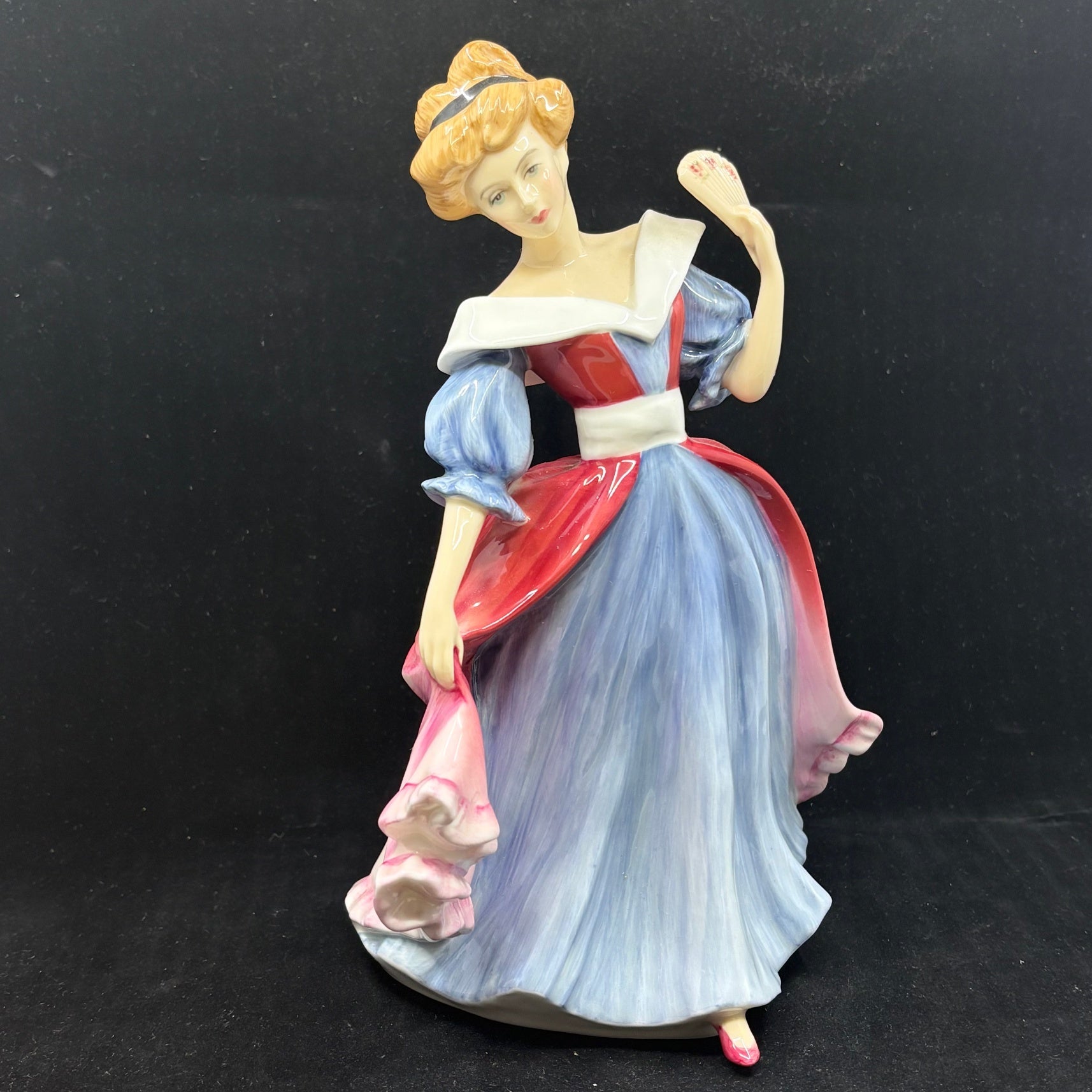 Royal Doulton Figurine Amy HN3316 - William cross