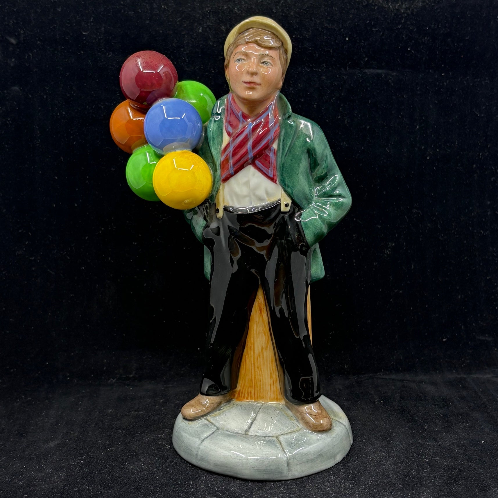 Royal Doulton Figurine Balloon Boy HN2934 - William Cross