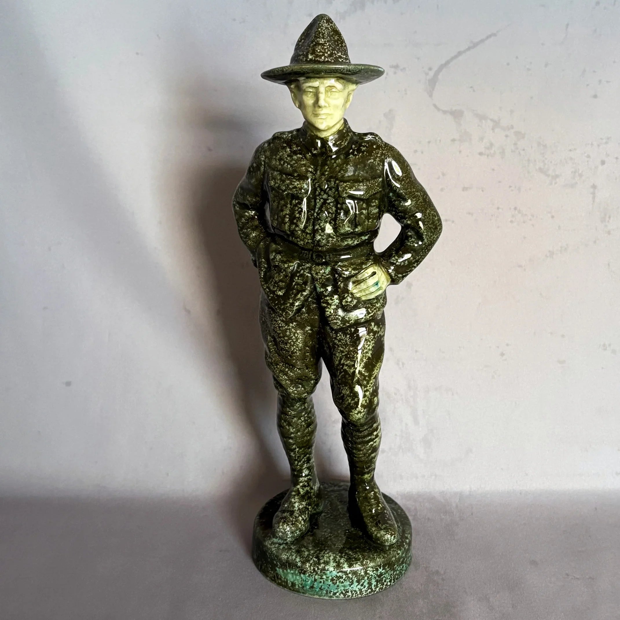 Royal Doulton Figurine Digger ( New Zealand) HN321 - William Cross