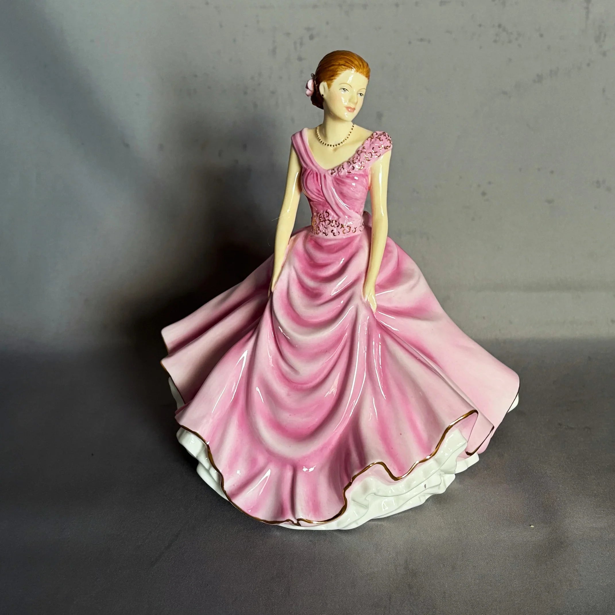 Royal Doulton Figurine Donna HN5590 - William Cross